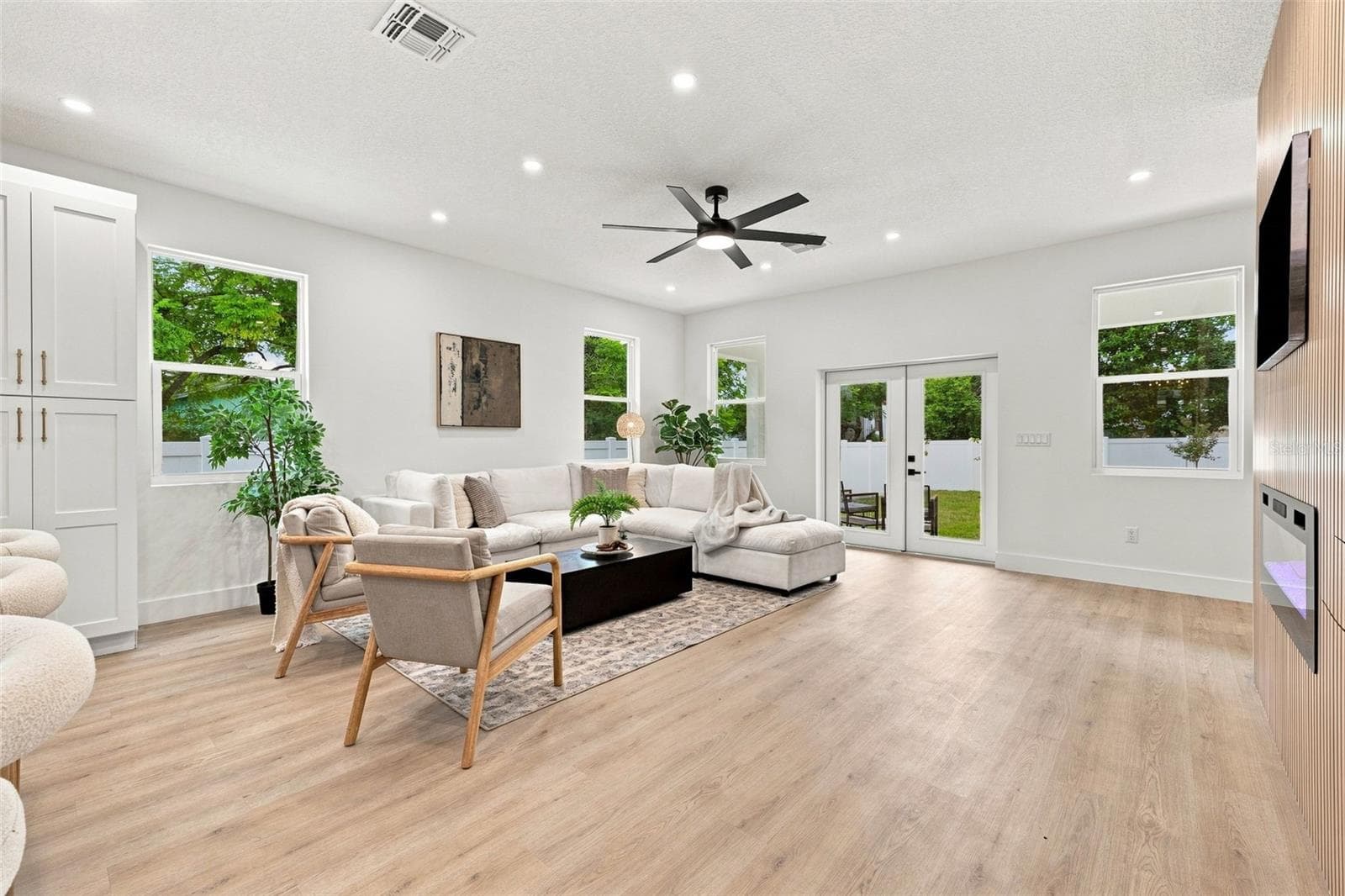 Single Family Residence at 3008 E OSBORNE AVE, TAMPA, photo 10 of 25