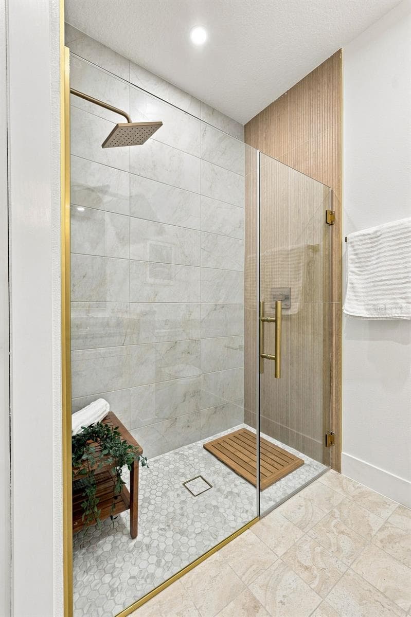 primary bath - 3008 E OSBORNE AVE, TAMPA