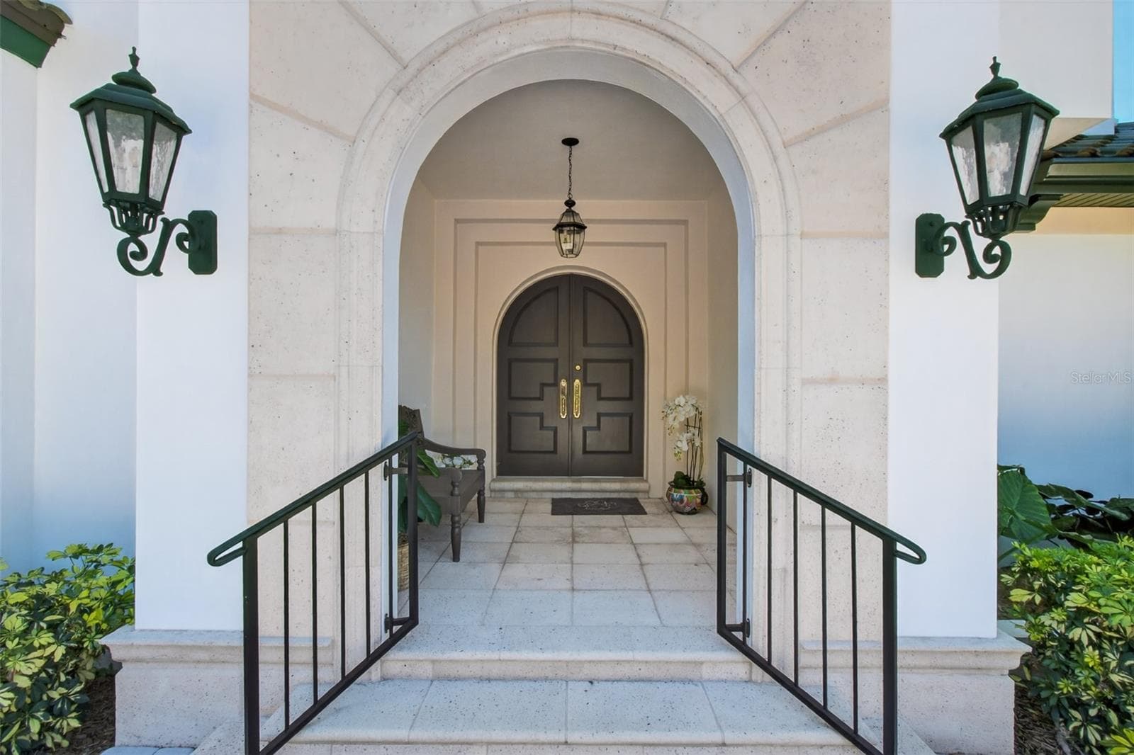 Main Entry - 1100 TORTUGA CIR NE, ST PETERSBURG