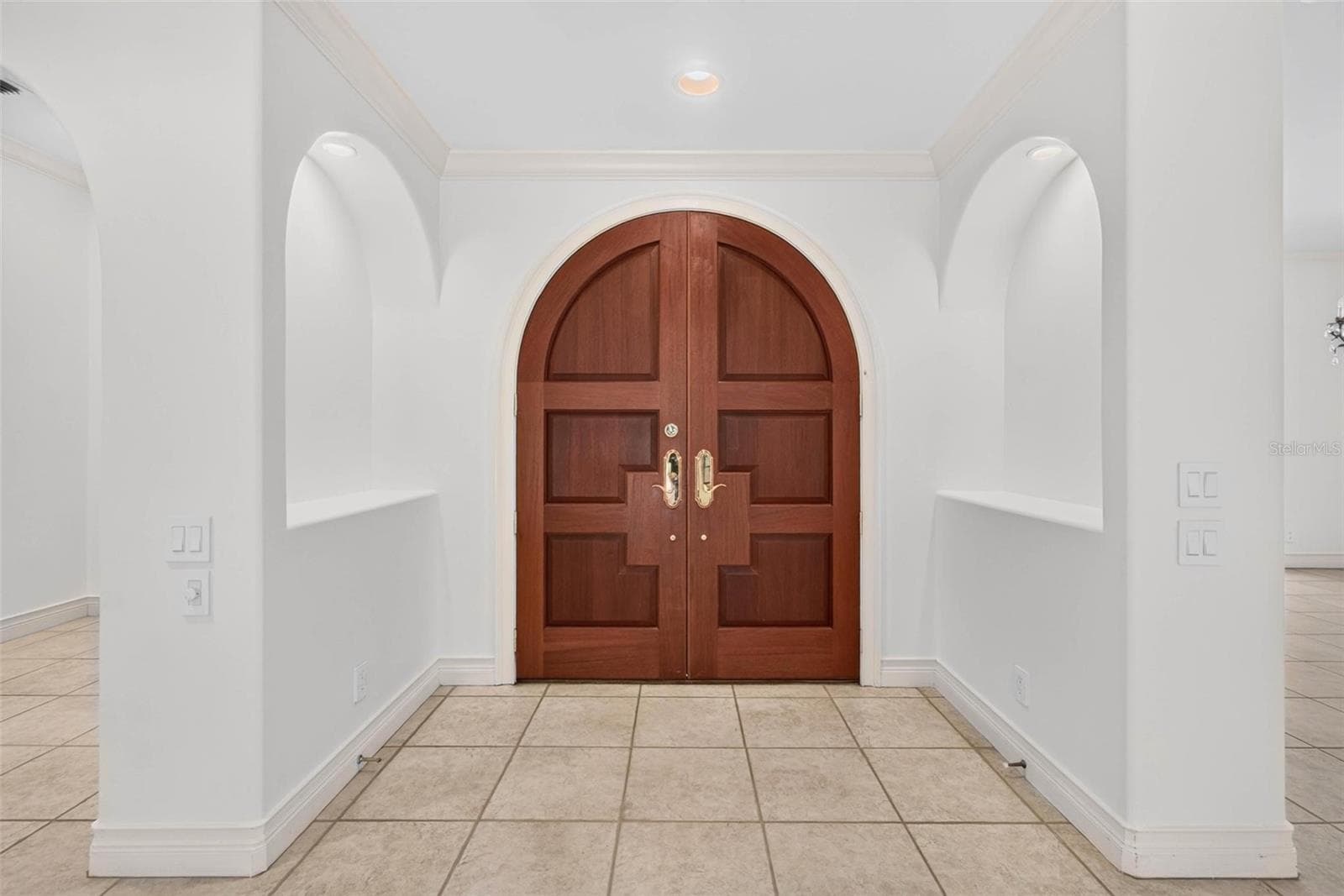 Foyer - 1100 TORTUGA CIR NE, ST PETERSBURG