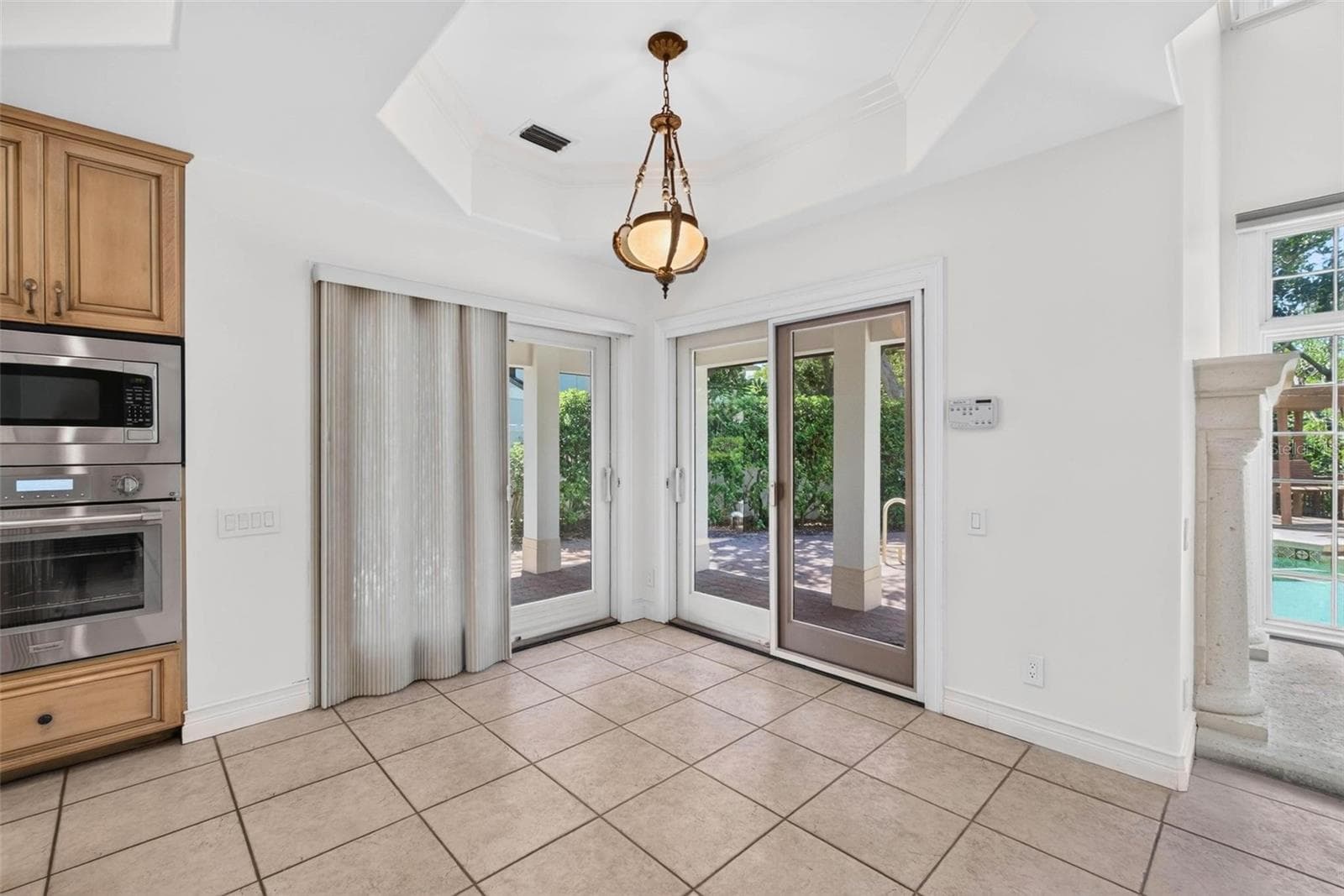 Breakfast Nook - 1100 TORTUGA CIR NE, ST PETERSBURG