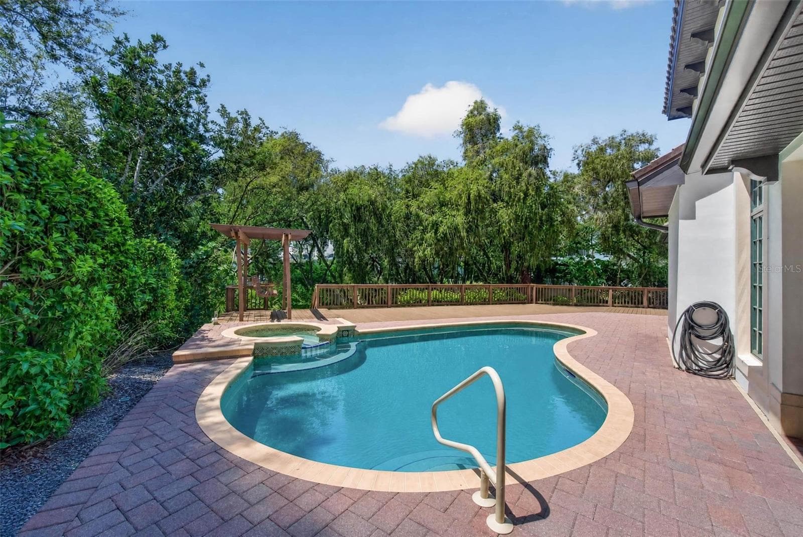 Resort-Style Pool Deck - 1100 TORTUGA CIR NE, ST PETERSBURG