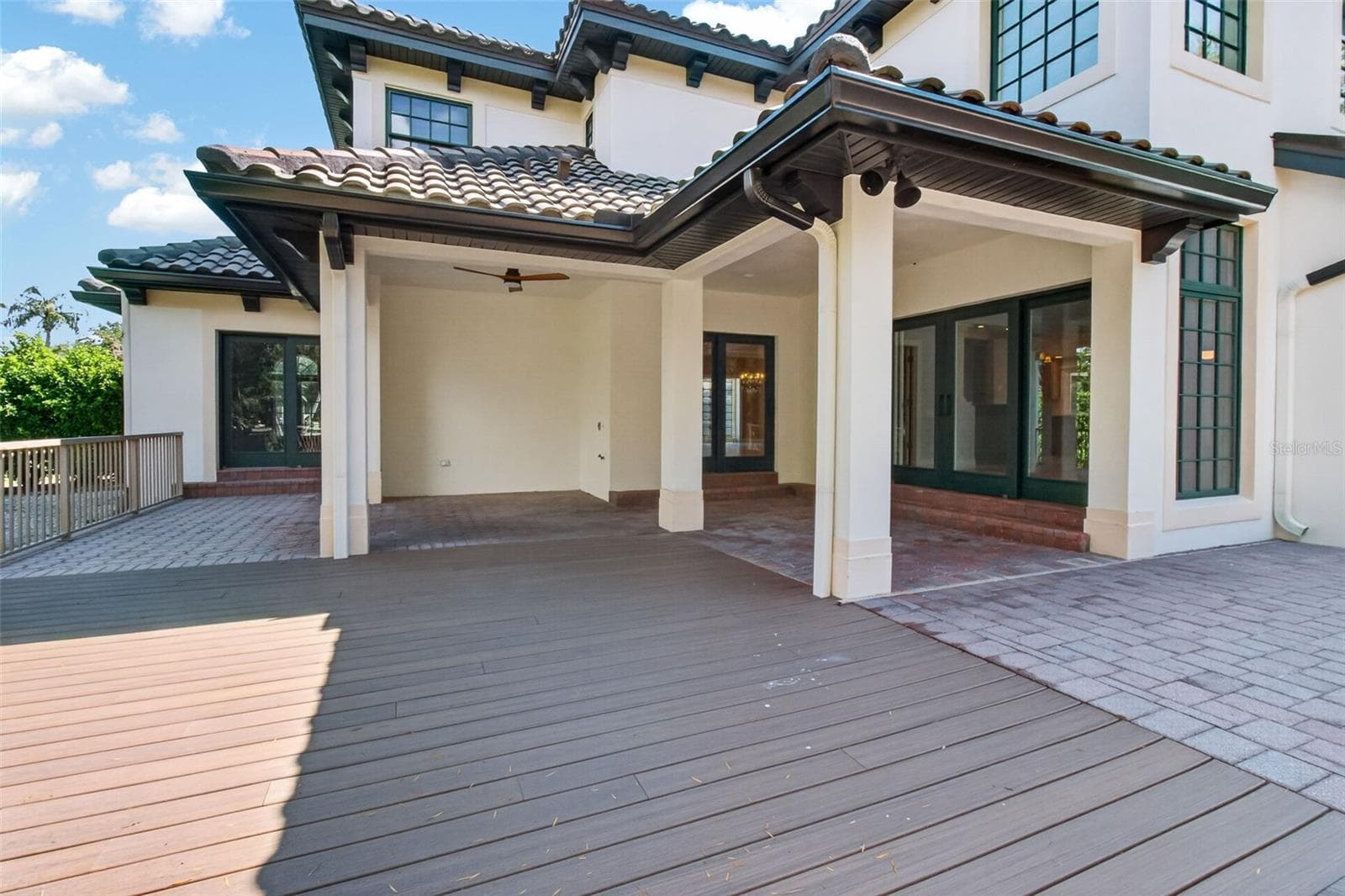 Resort-Style Pool Deck - 1100 TORTUGA CIR NE, ST PETERSBURG