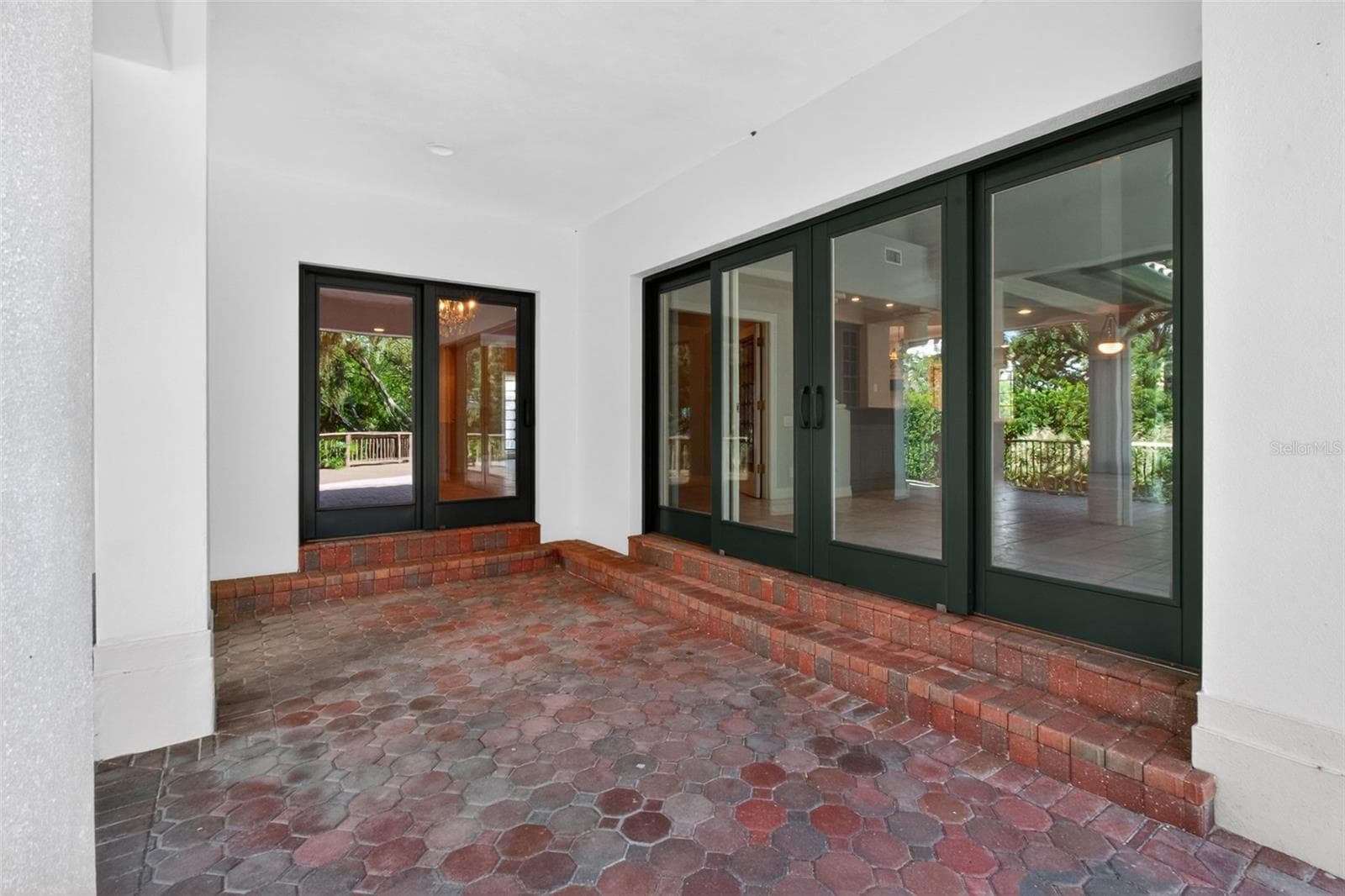 Resort-Style Pool Deck - 1100 TORTUGA CIR NE, ST PETERSBURG