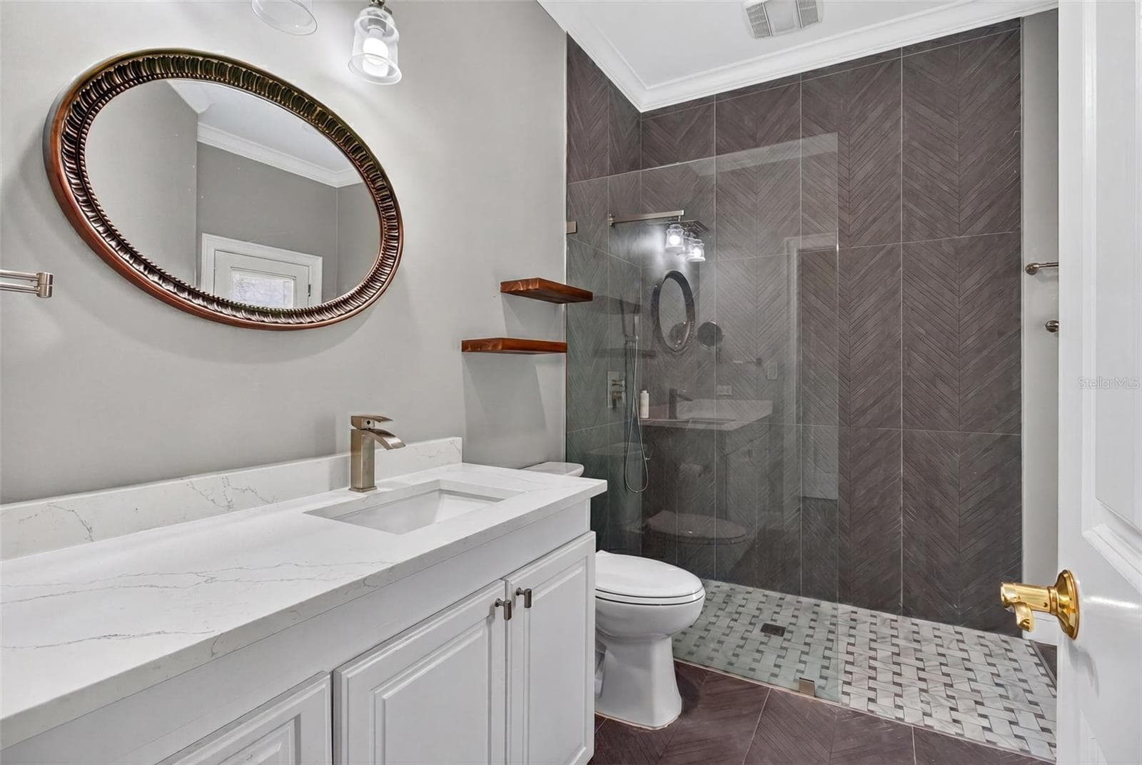 1st Floor Primary Suite Bath - 1100 TORTUGA CIR NE, ST PETERSBURG