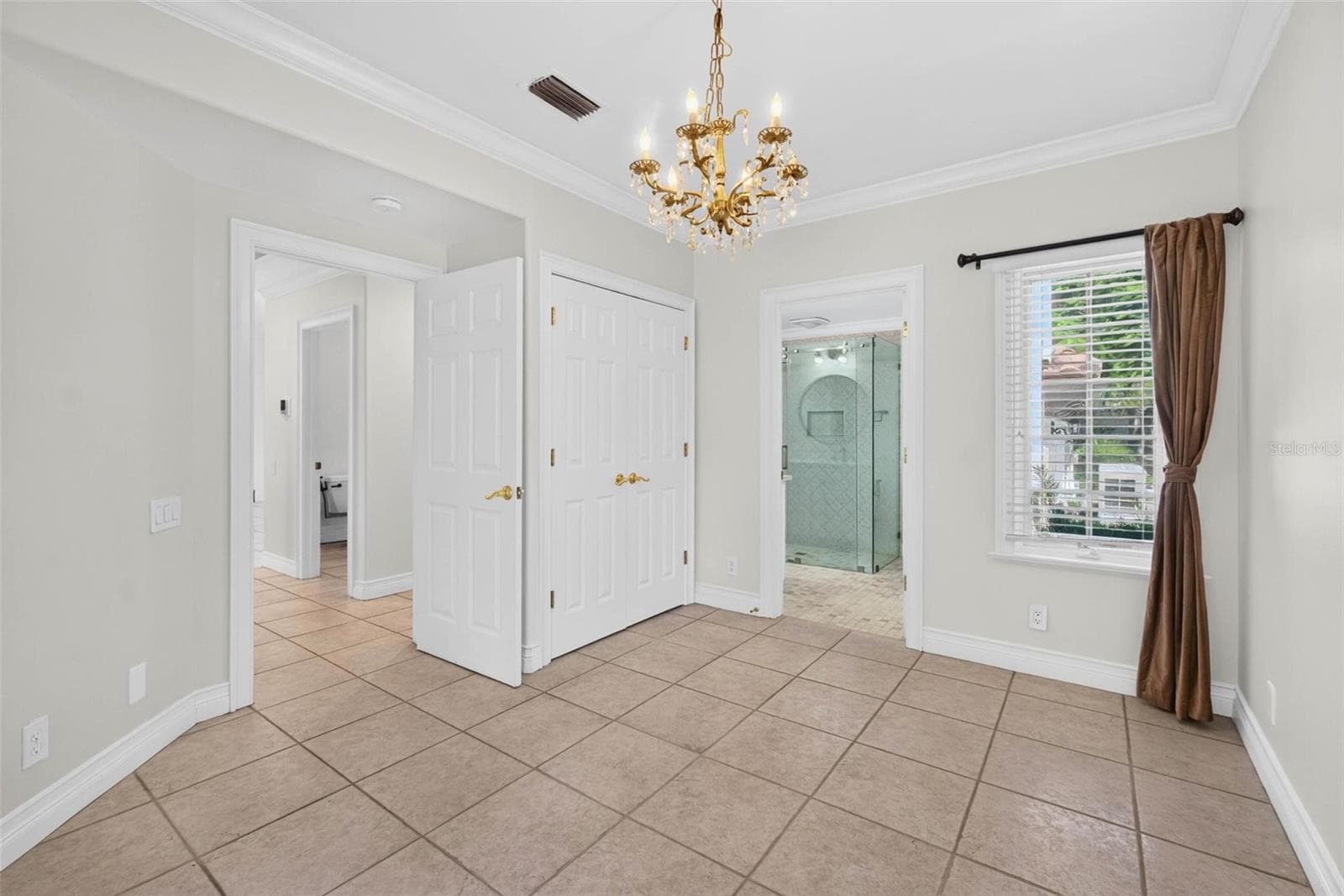 1st Floor Guest Room - 1100 TORTUGA CIR NE, ST PETERSBURG