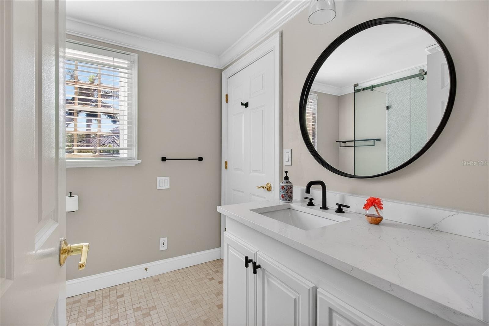 1st Floor Guest Full Bath - 1100 TORTUGA CIR NE, ST PETERSBURG