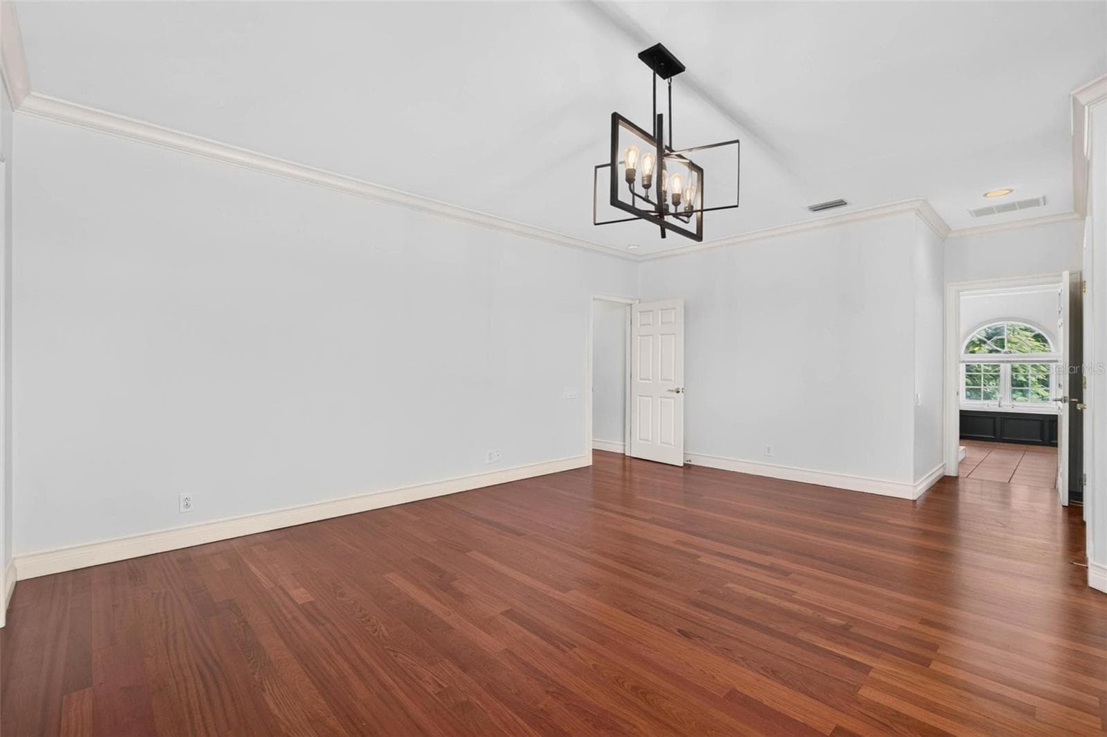 2nd Floor Primary Suite - 1100 TORTUGA CIR NE, ST PETERSBURG