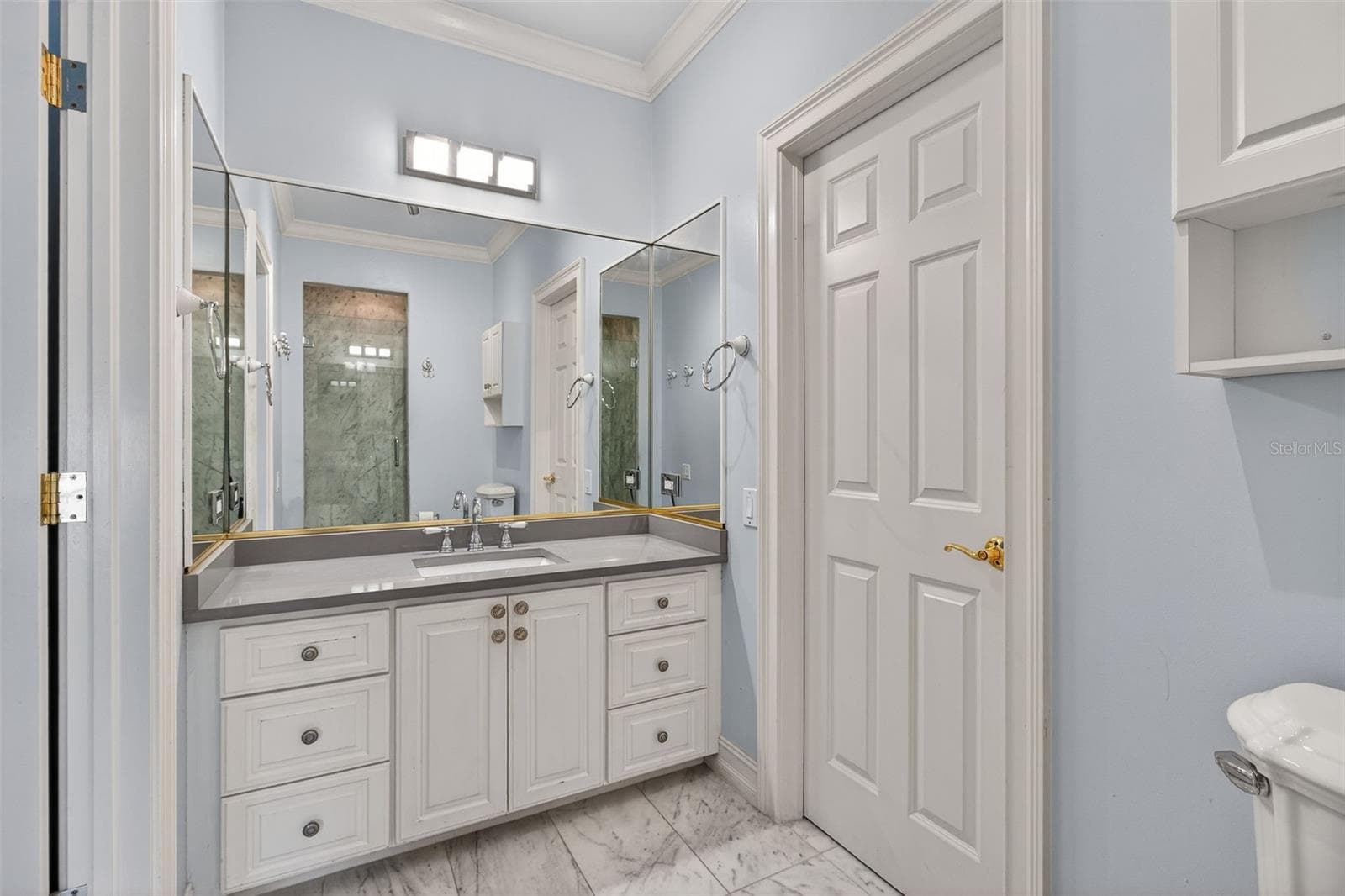 Guest Room Jack-n-Jill Bath - 1100 TORTUGA CIR NE, ST PETERSBURG