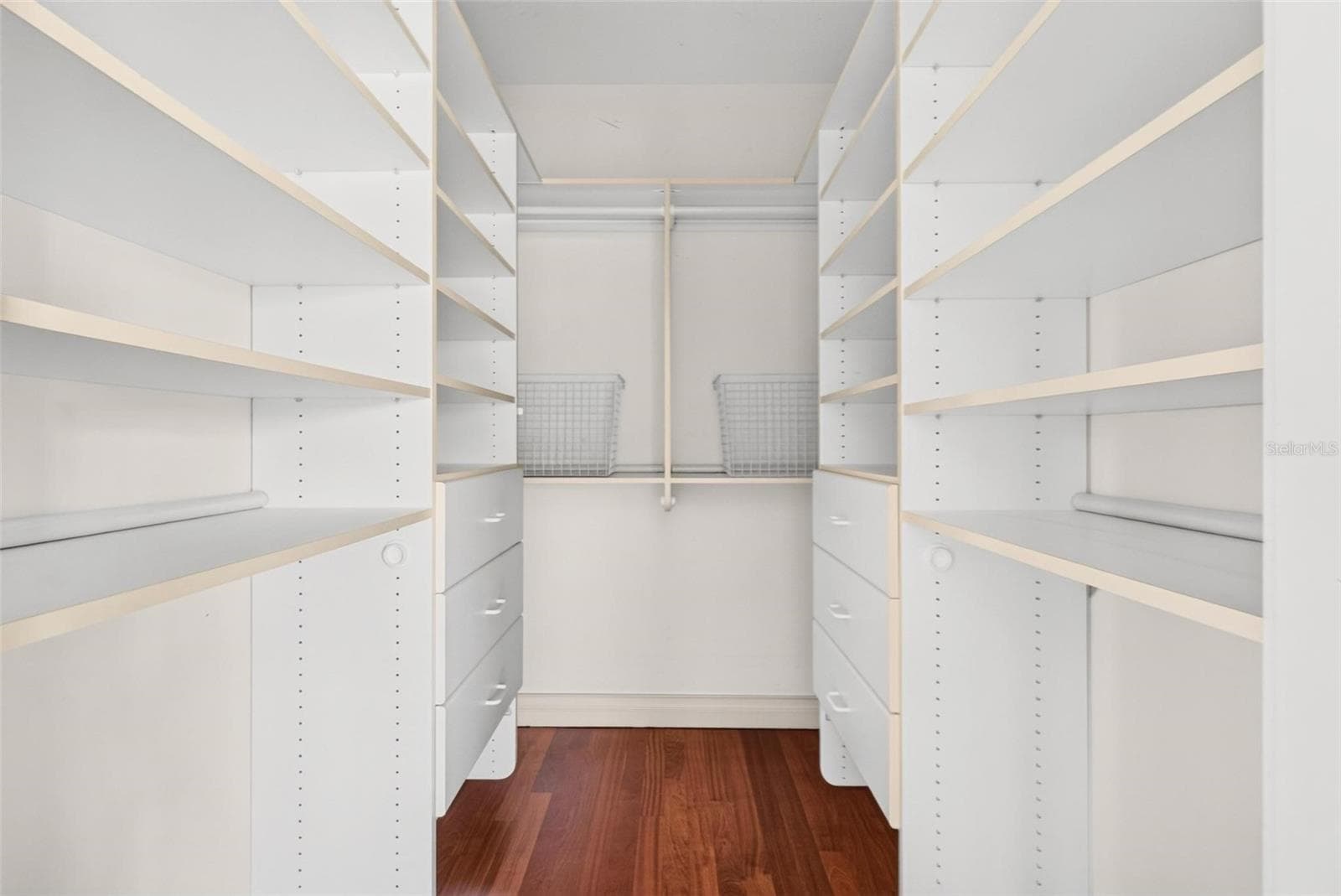 Guest Room 4 (ensuite) Walk-In Closet - 1100 TORTUGA CIR NE, ST PETERSBURG