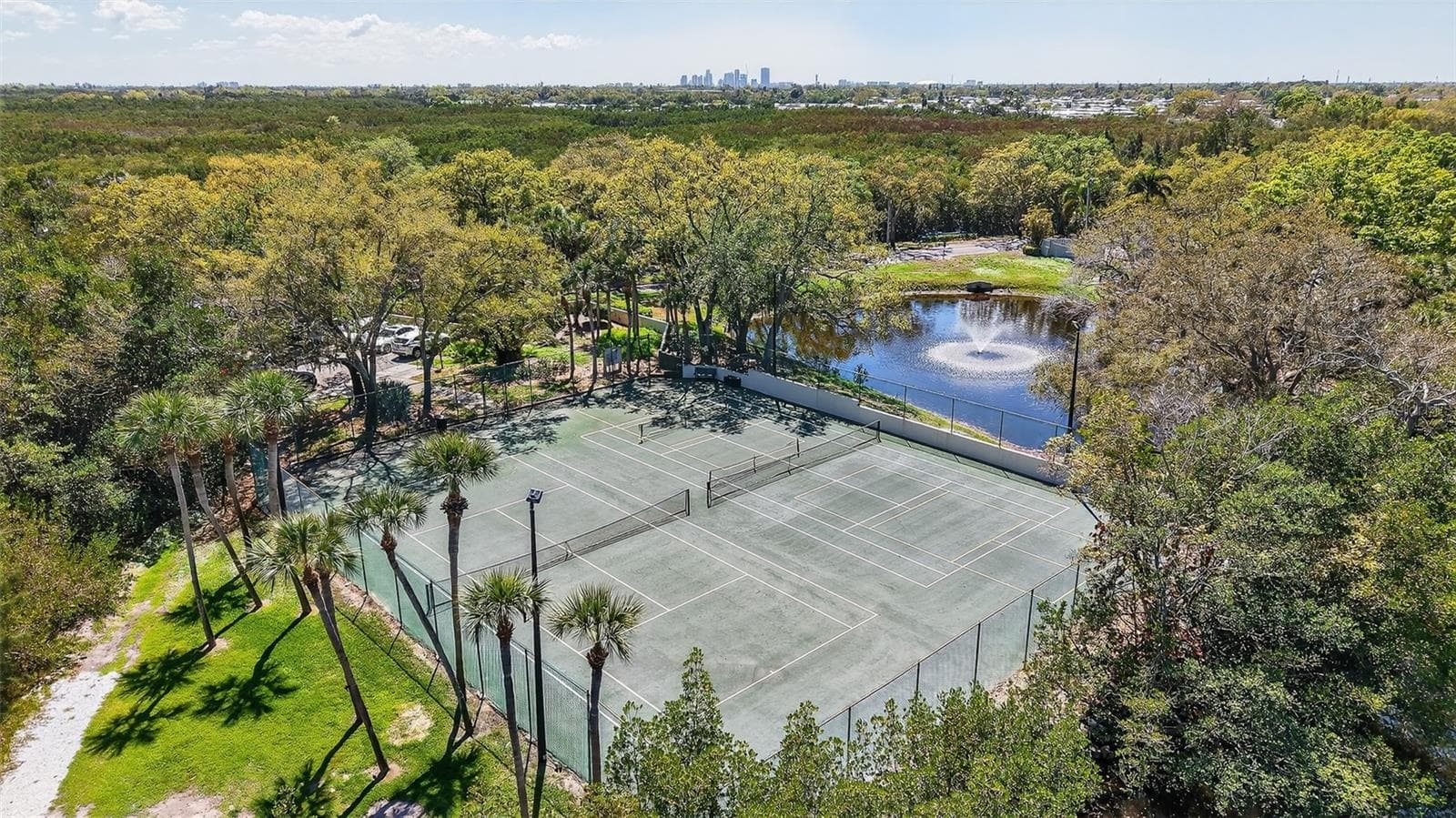 Community Tennis Courts - 1100 TORTUGA CIR NE, ST PETERSBURG