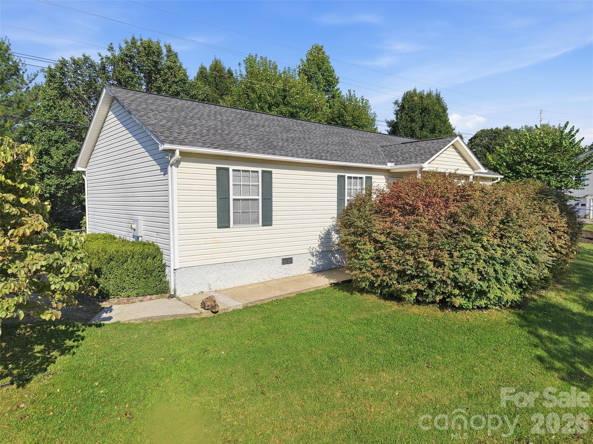 Single Family Residence at 11 Brant Lane, Weaverville, photo 3 of 41