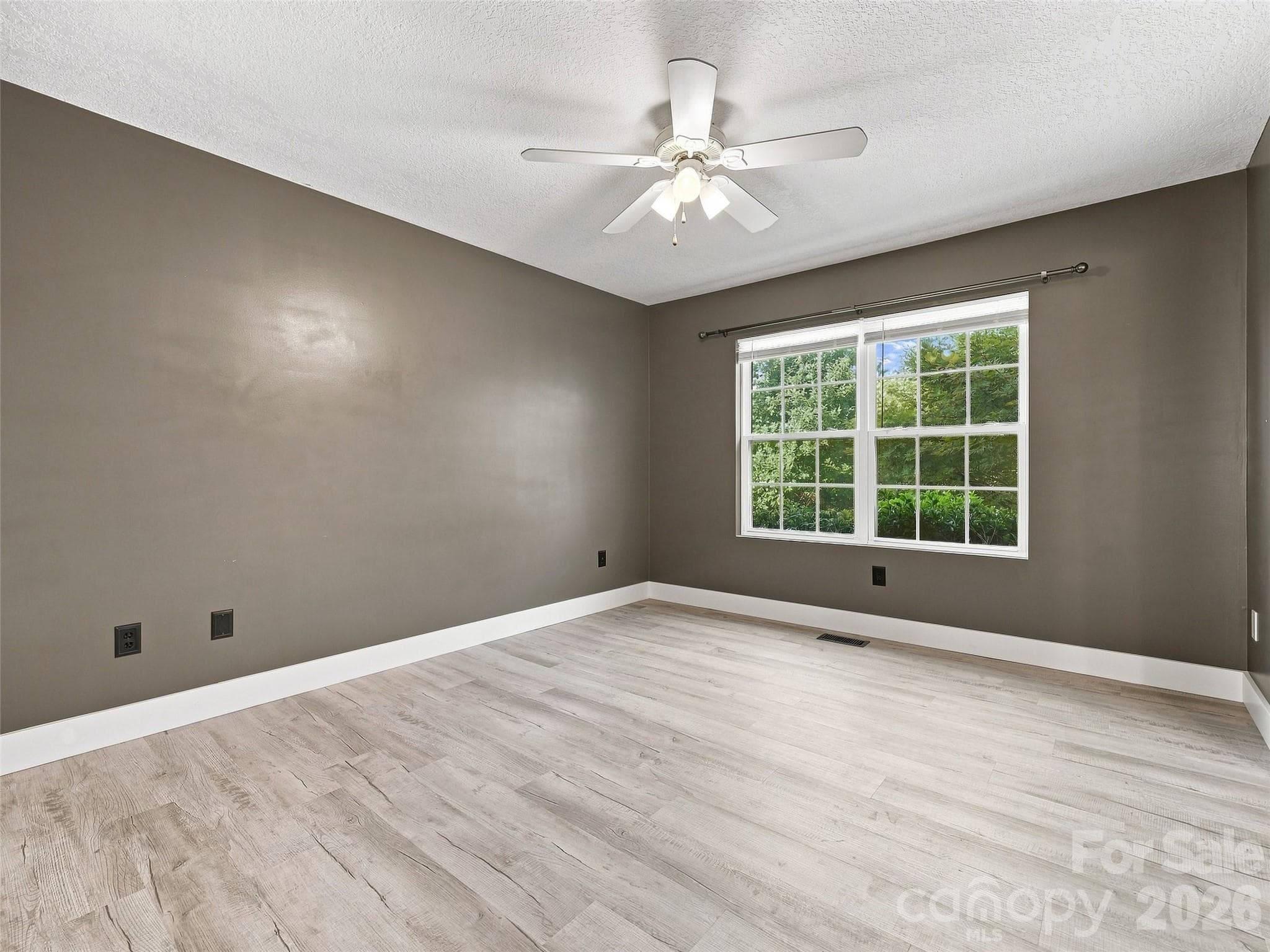 Single Family Residence at 11 Brant Lane, Weaverville, photo 20 of 41