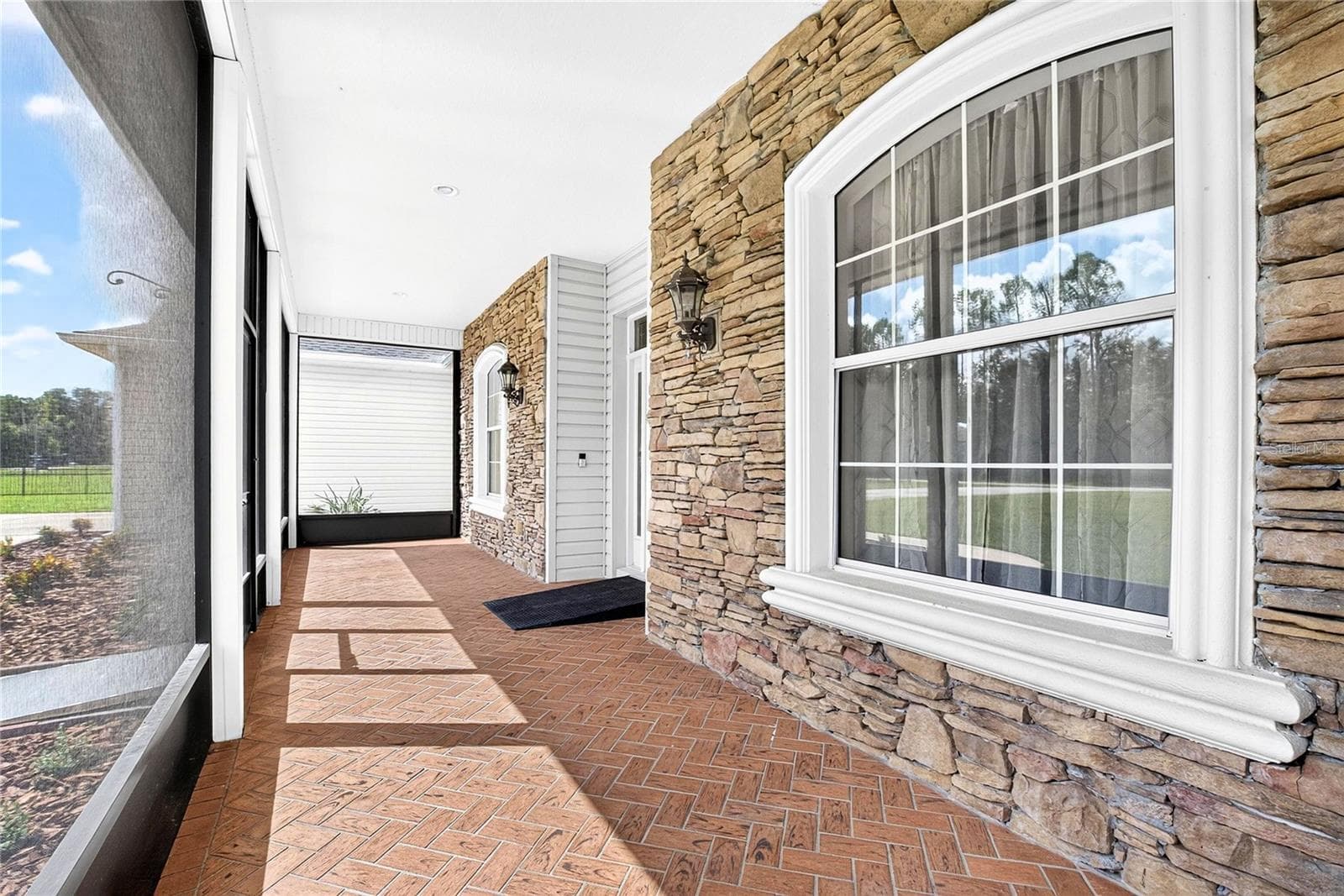 SCREENED FRONT PORCH - 13975 MCINTOSH RD, THONOTOSASSA