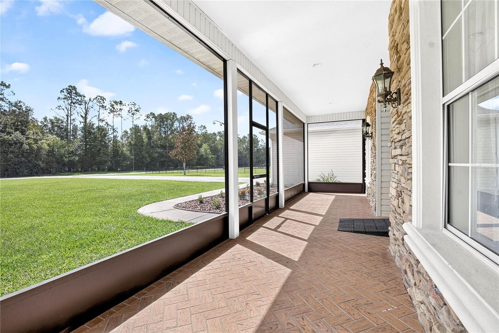 SCREENED FRONT PORCH - 13975 MCINTOSH RD, THONOTOSASSA