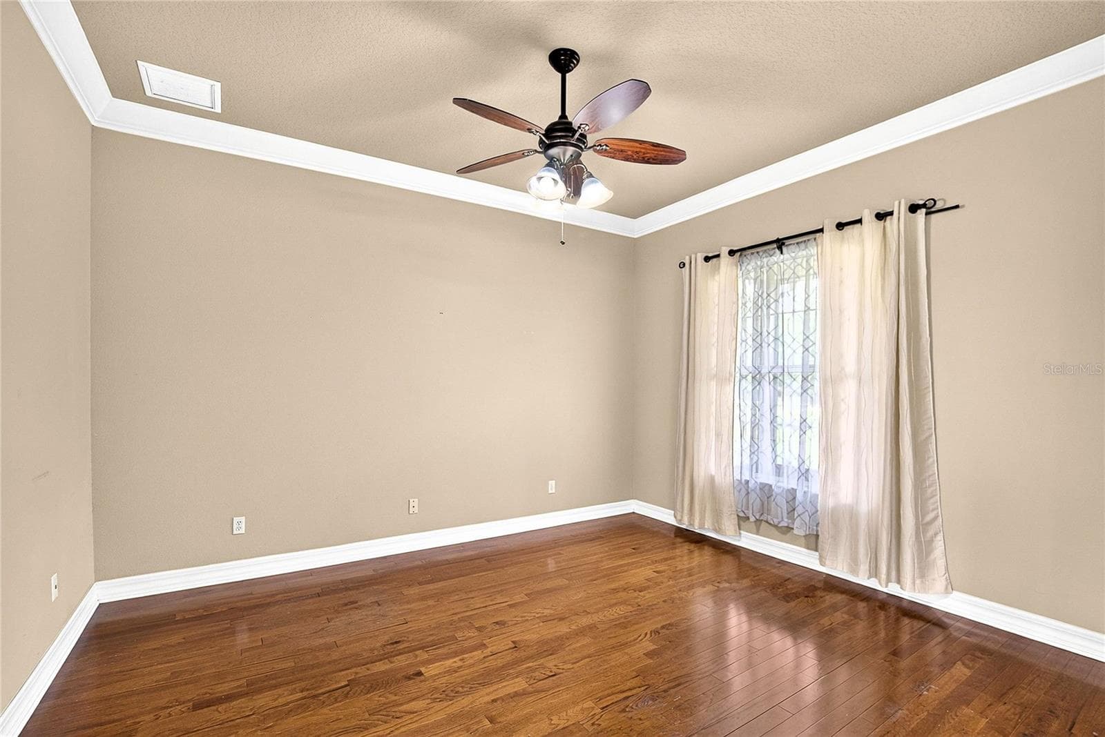 LIVING ROOM - 13975 MCINTOSH RD, THONOTOSASSA
