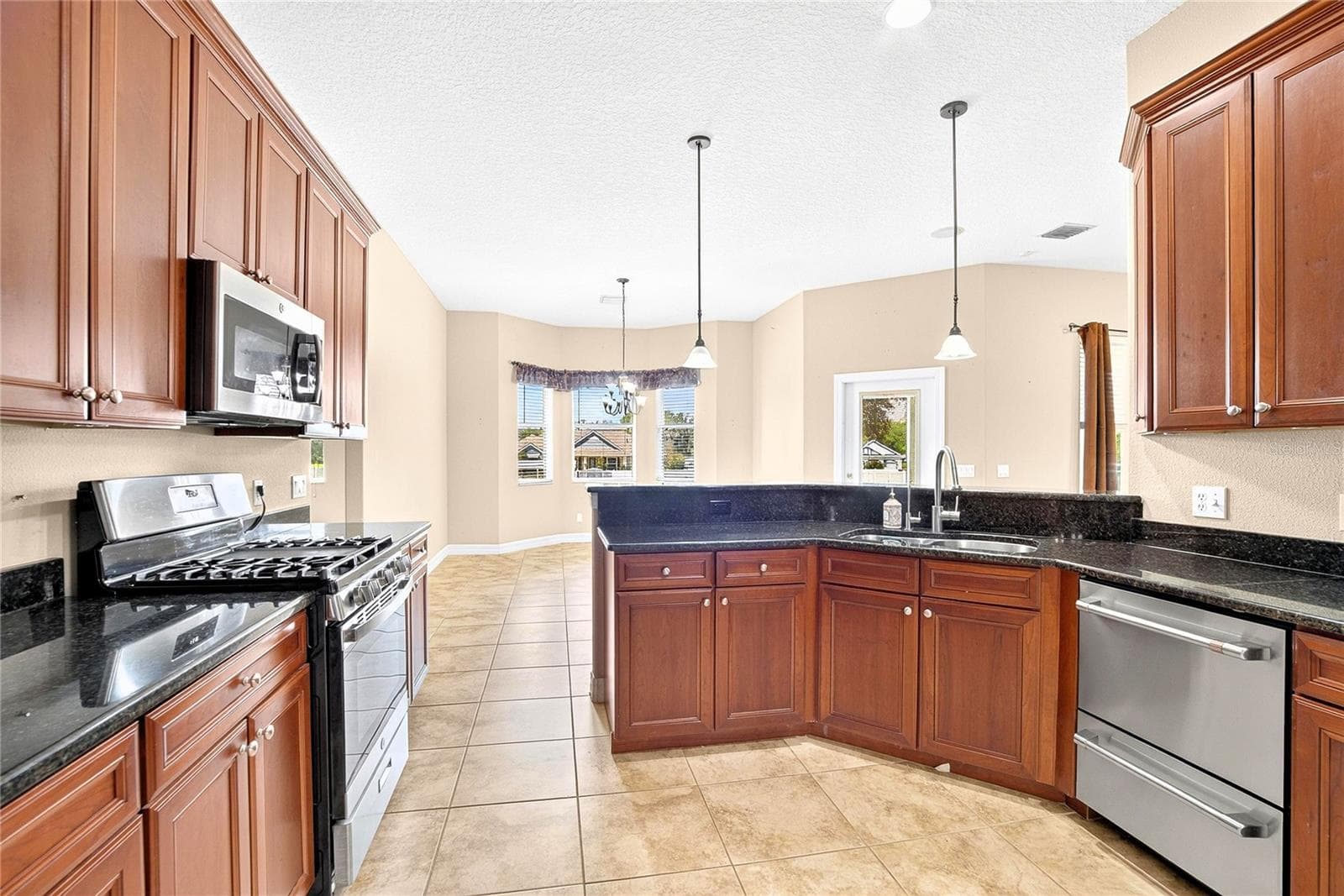 KITCHEN - 13975 MCINTOSH RD, THONOTOSASSA