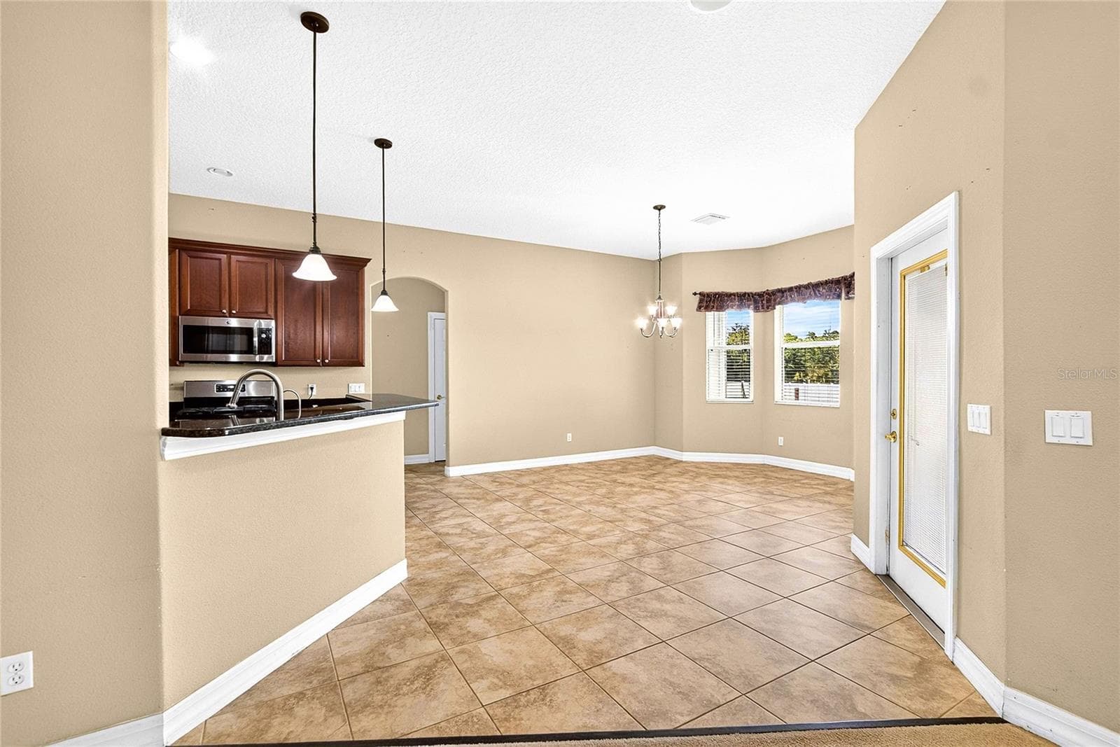 DINETTE - 13975 MCINTOSH RD, THONOTOSASSA