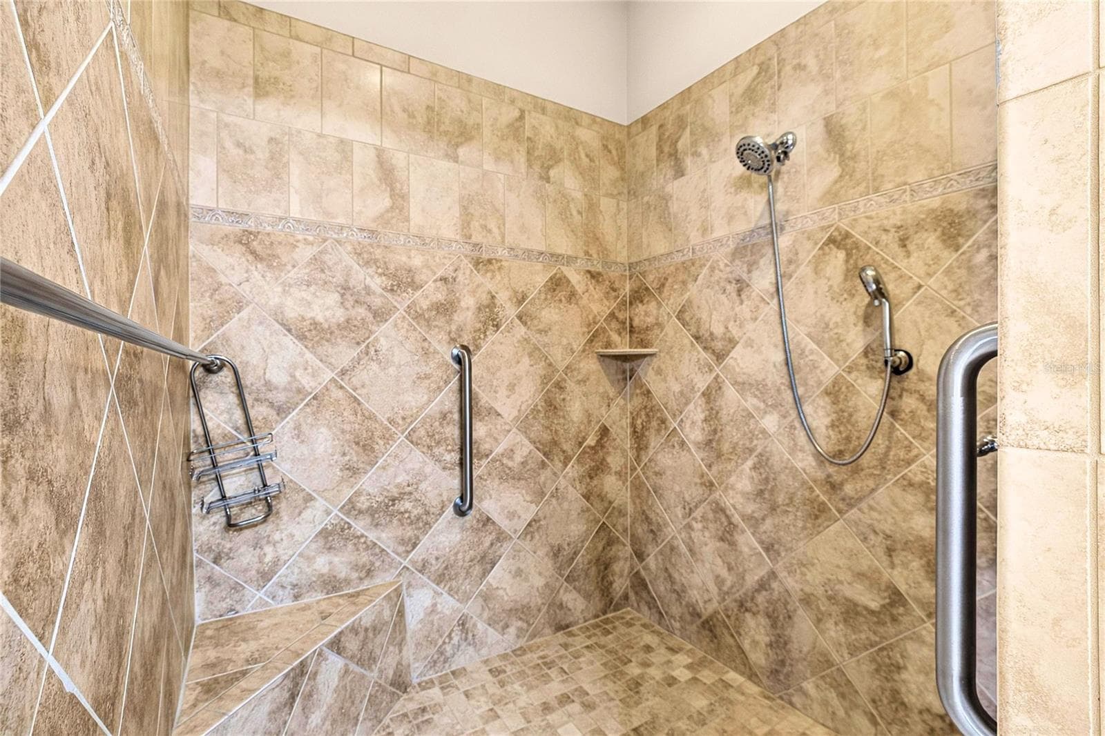 SHOWER - 13975 MCINTOSH RD, THONOTOSASSA