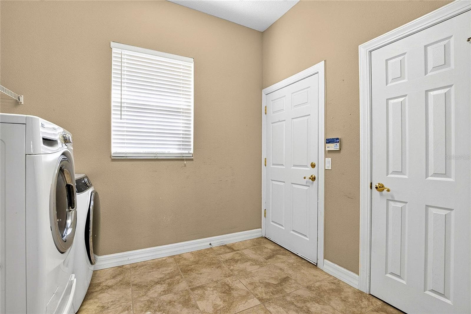 BIG STORAGE CLOSET IN LAUNDRY - 13975 MCINTOSH RD, THONOTOSASSA