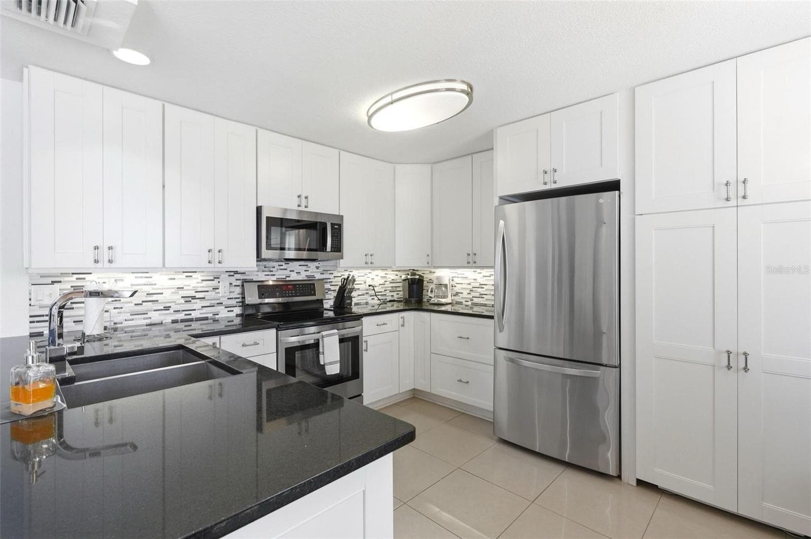 Condominium at 5280 COQUINA KEY DR SE #A, ST PETERSBURG, photo 14 of 78