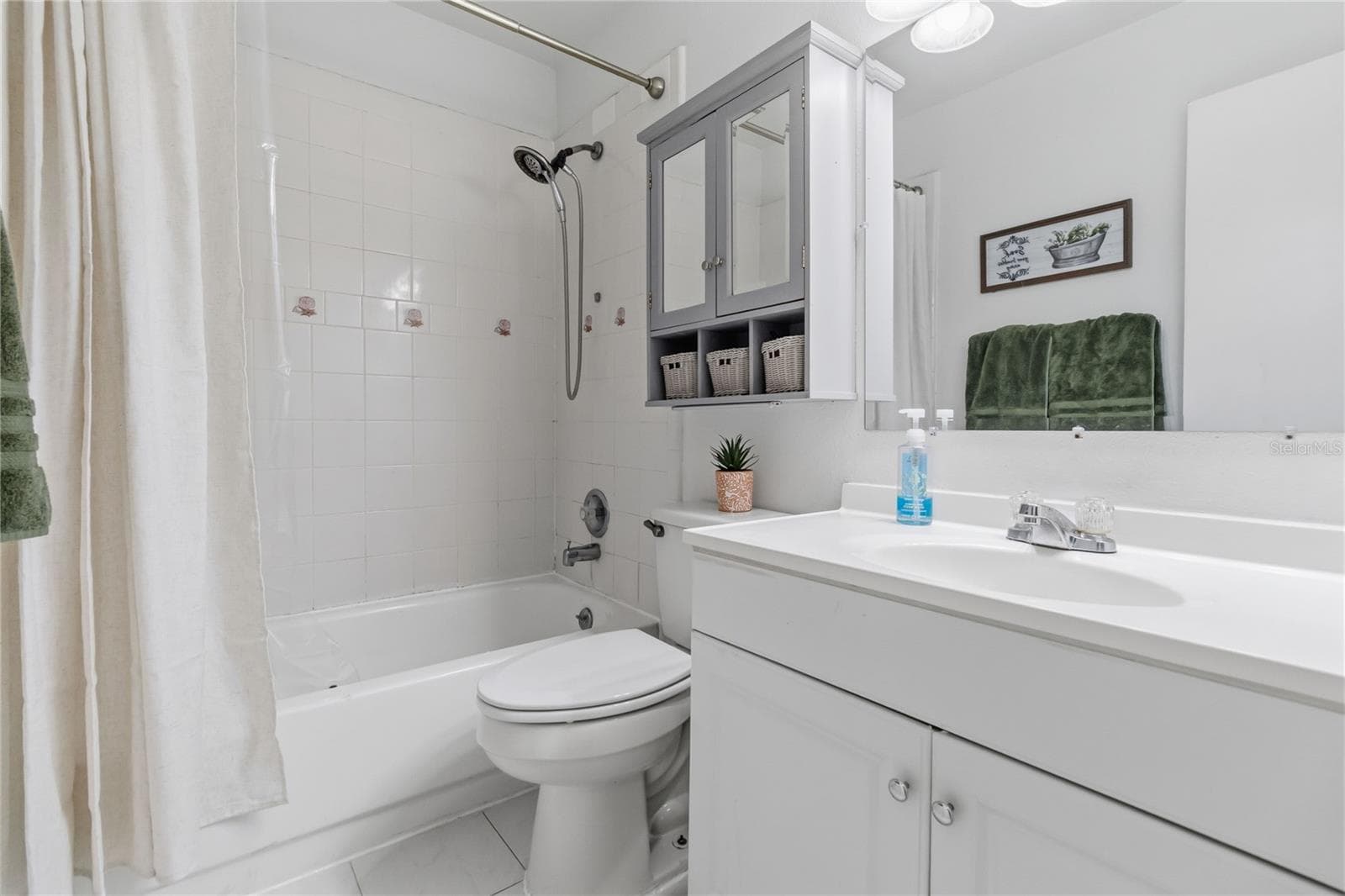 Bathroom one - 2948 COLORADO AVE, ORLANDO