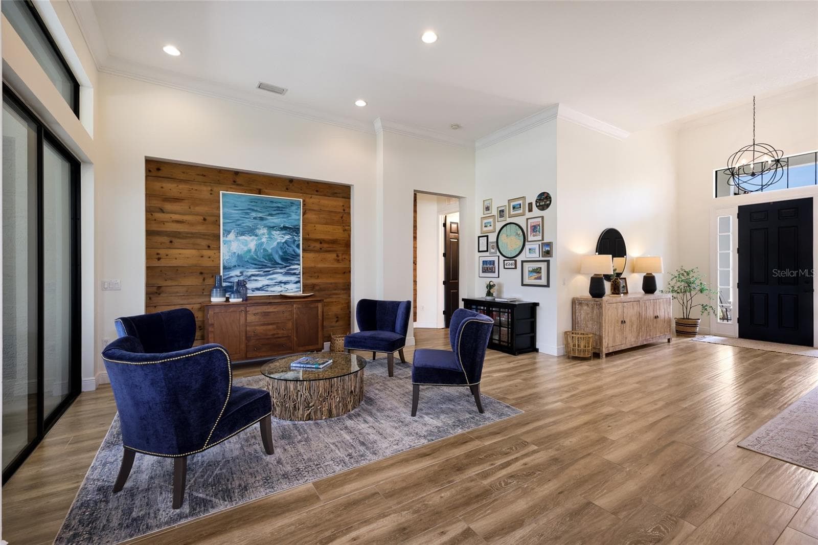 Custom wall detail in living room - 13994 SIENA LOOP, LAKEWOOD RANCH