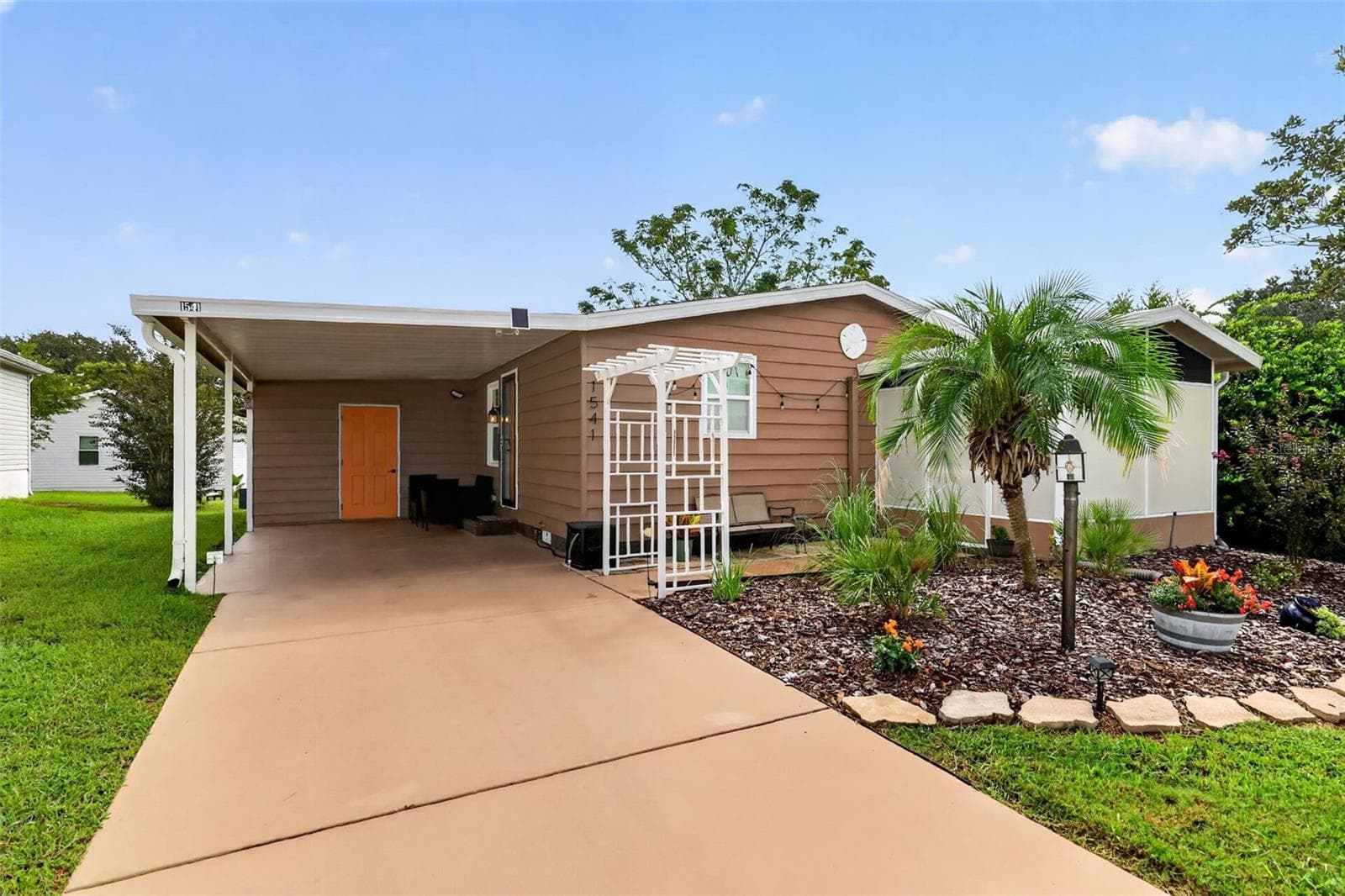 1541 DORAL CIR