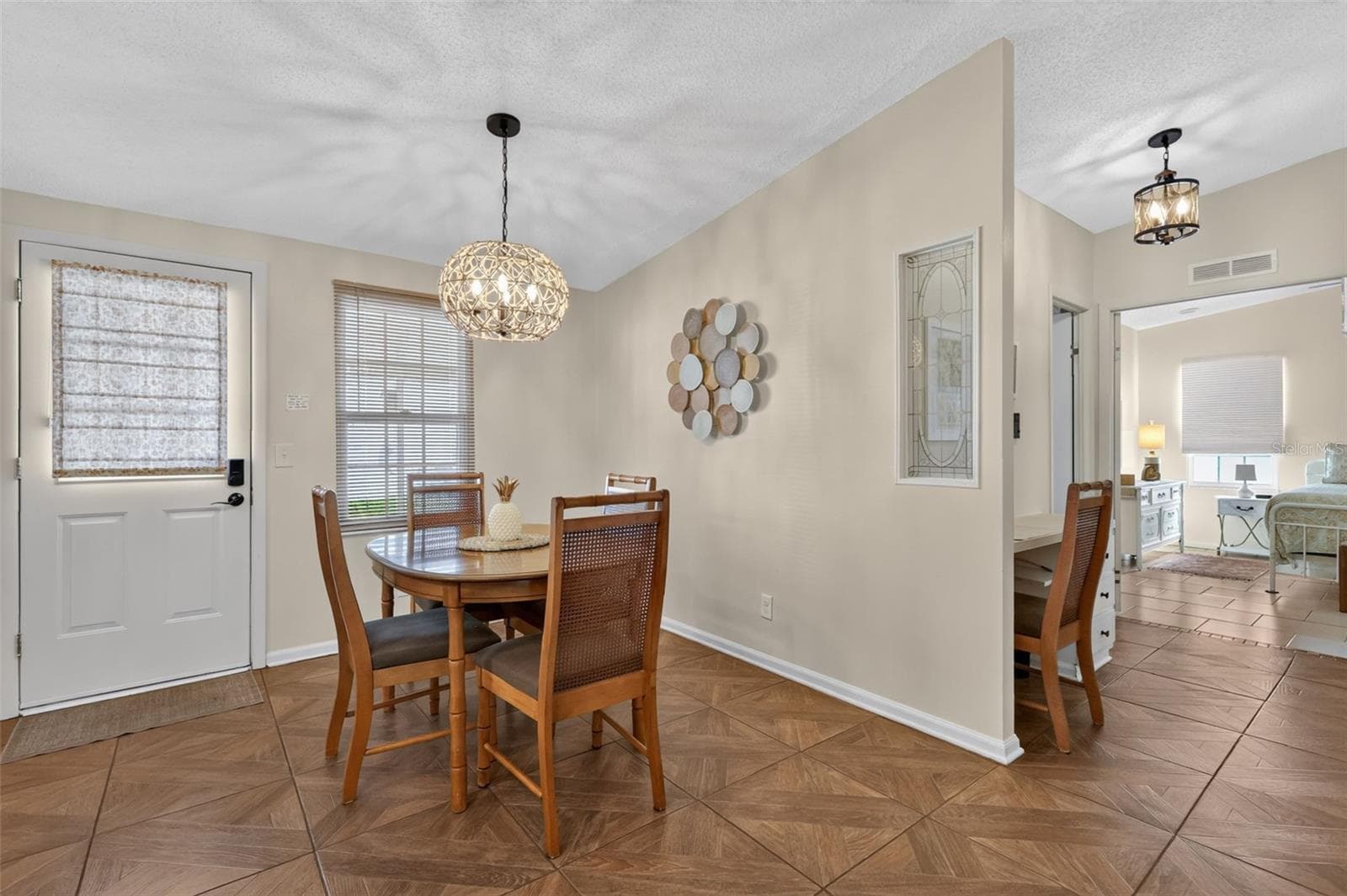Manufactured Home at 1541 DORAL CIR, THE VILLAGES, photo 6 of 31