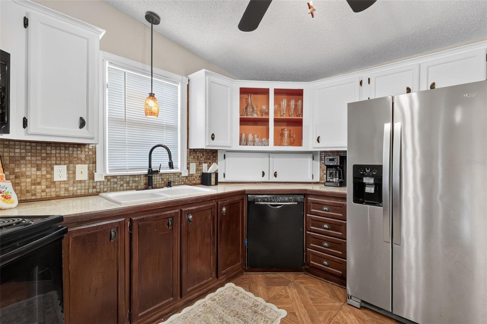 Manufactured Home at 1541 DORAL CIR, THE VILLAGES, photo 8 of 31