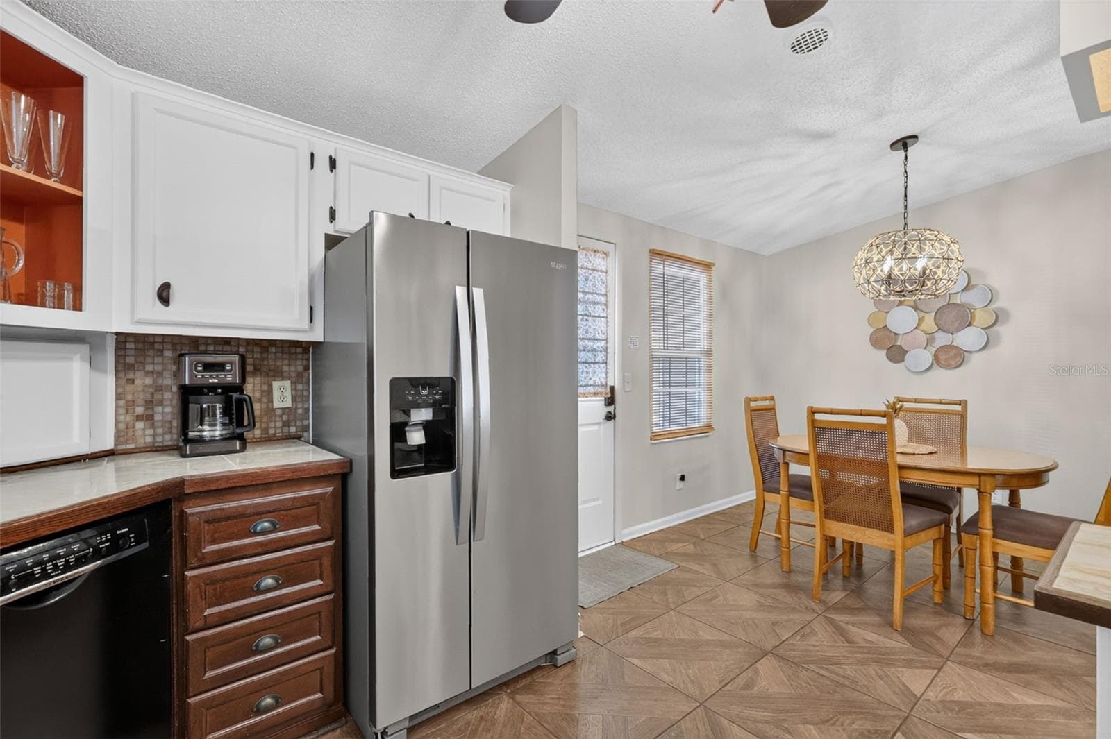 Manufactured Home at 1541 DORAL CIR, THE VILLAGES, photo 9 of 31