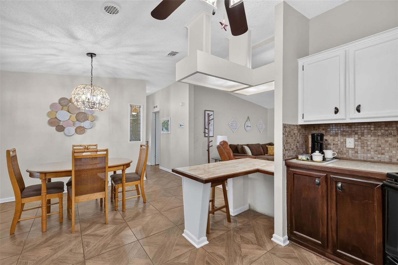 Manufactured Home at 1541 DORAL CIR, THE VILLAGES, photo 10 of 31