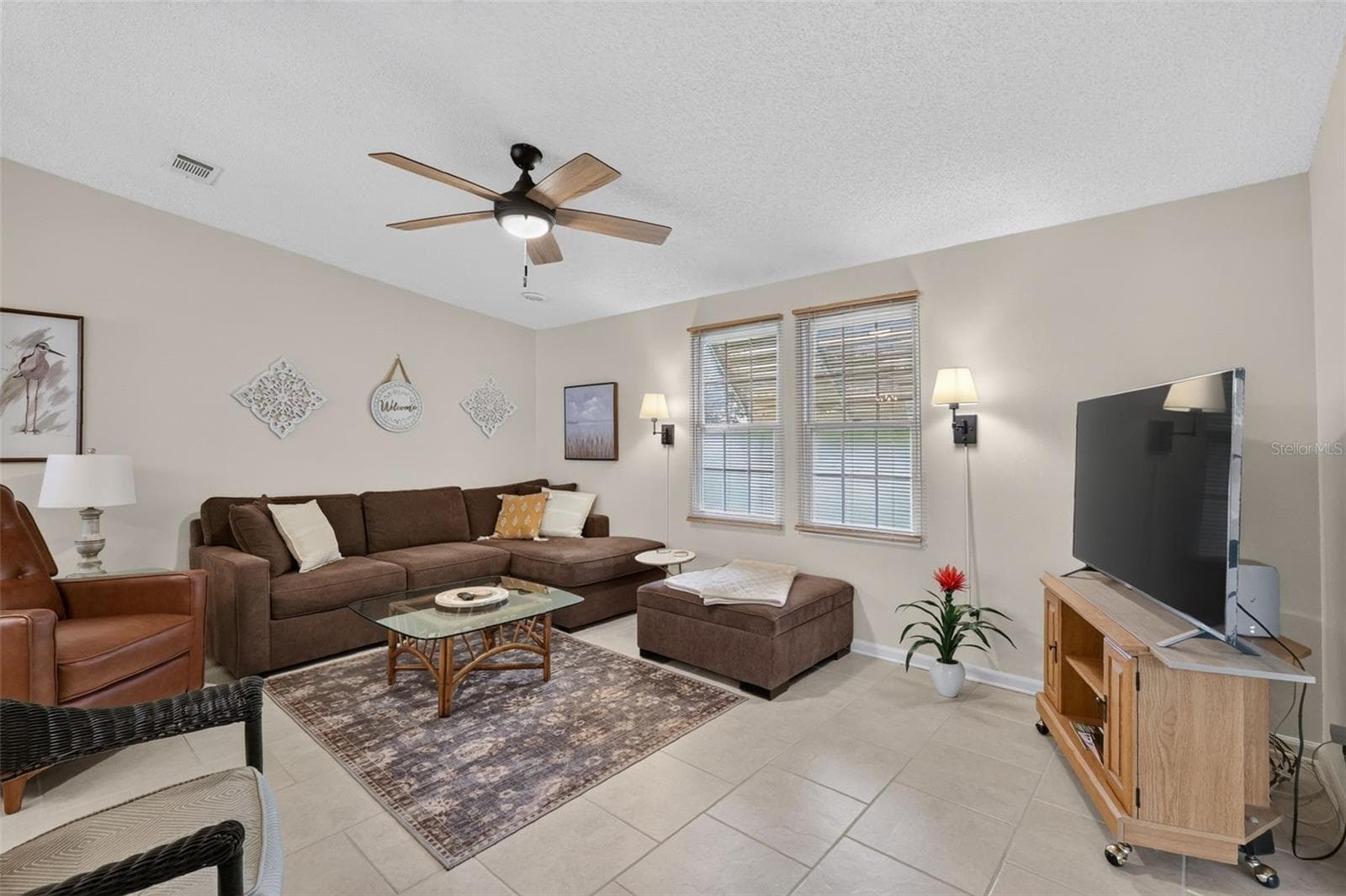 Manufactured Home at 1541 DORAL CIR, THE VILLAGES, photo 13 of 31