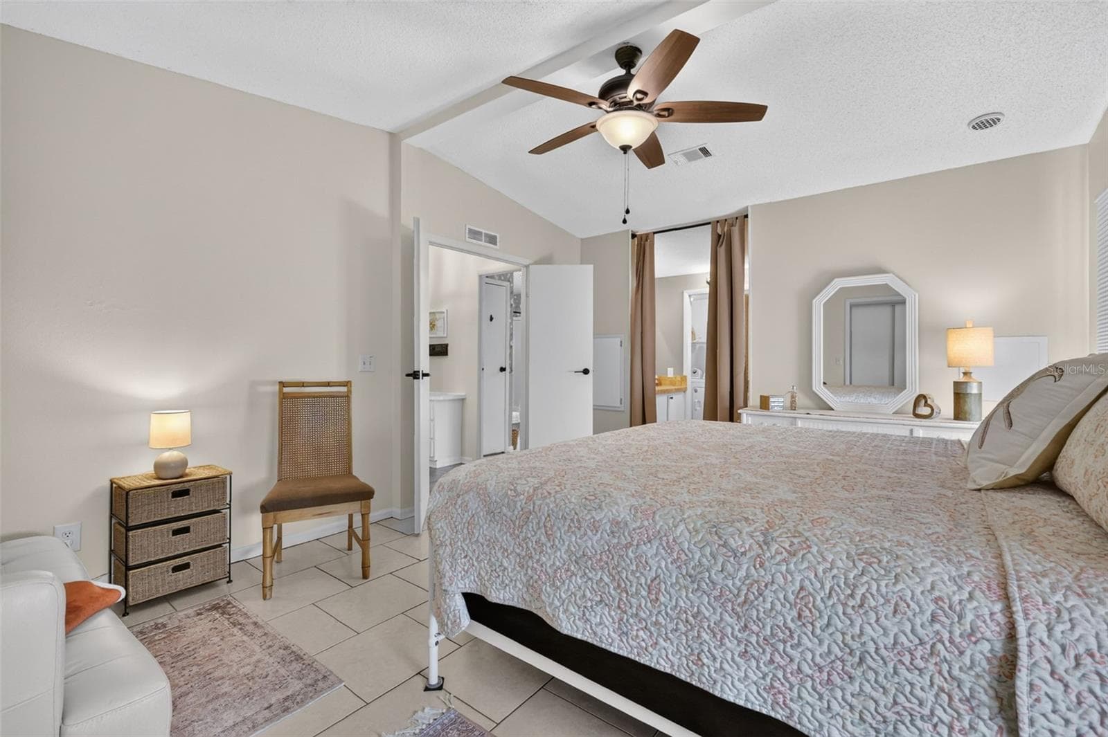 Manufactured Home at 1541 DORAL CIR, THE VILLAGES, photo 21 of 31