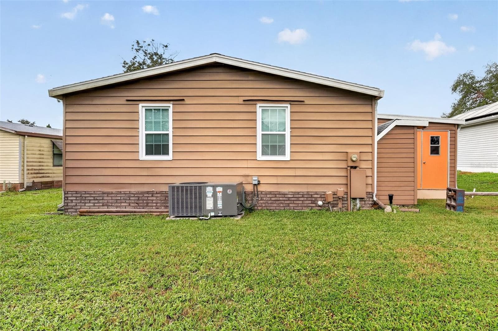 Manufactured Home at 1541 DORAL CIR, THE VILLAGES, photo 29 of 31
