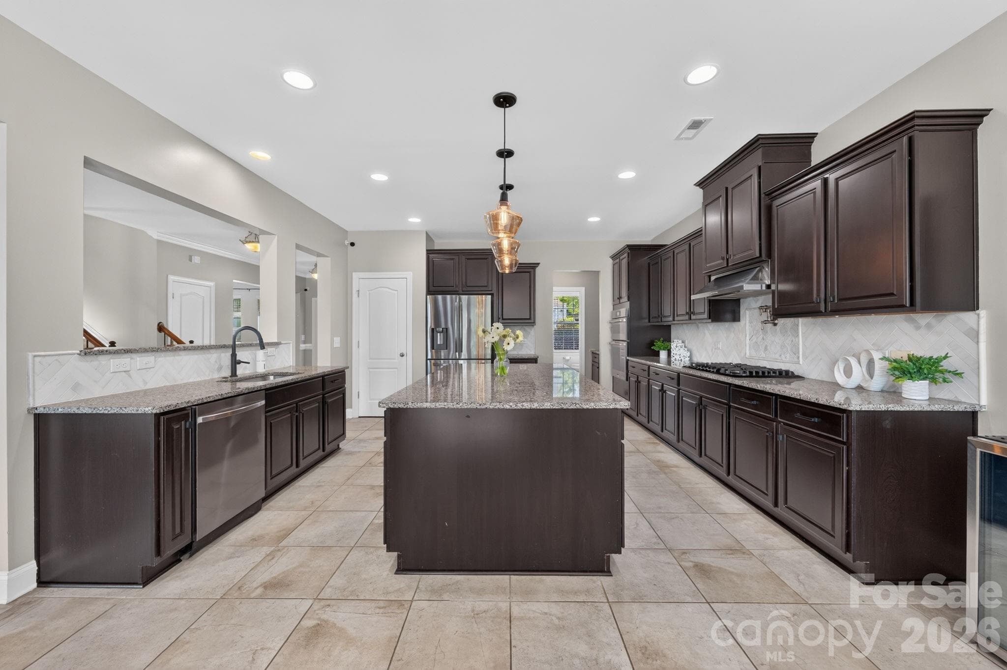 Single Family Residence at 15110 Brannock Hills Drive, Charlotte, photo 4 of 48