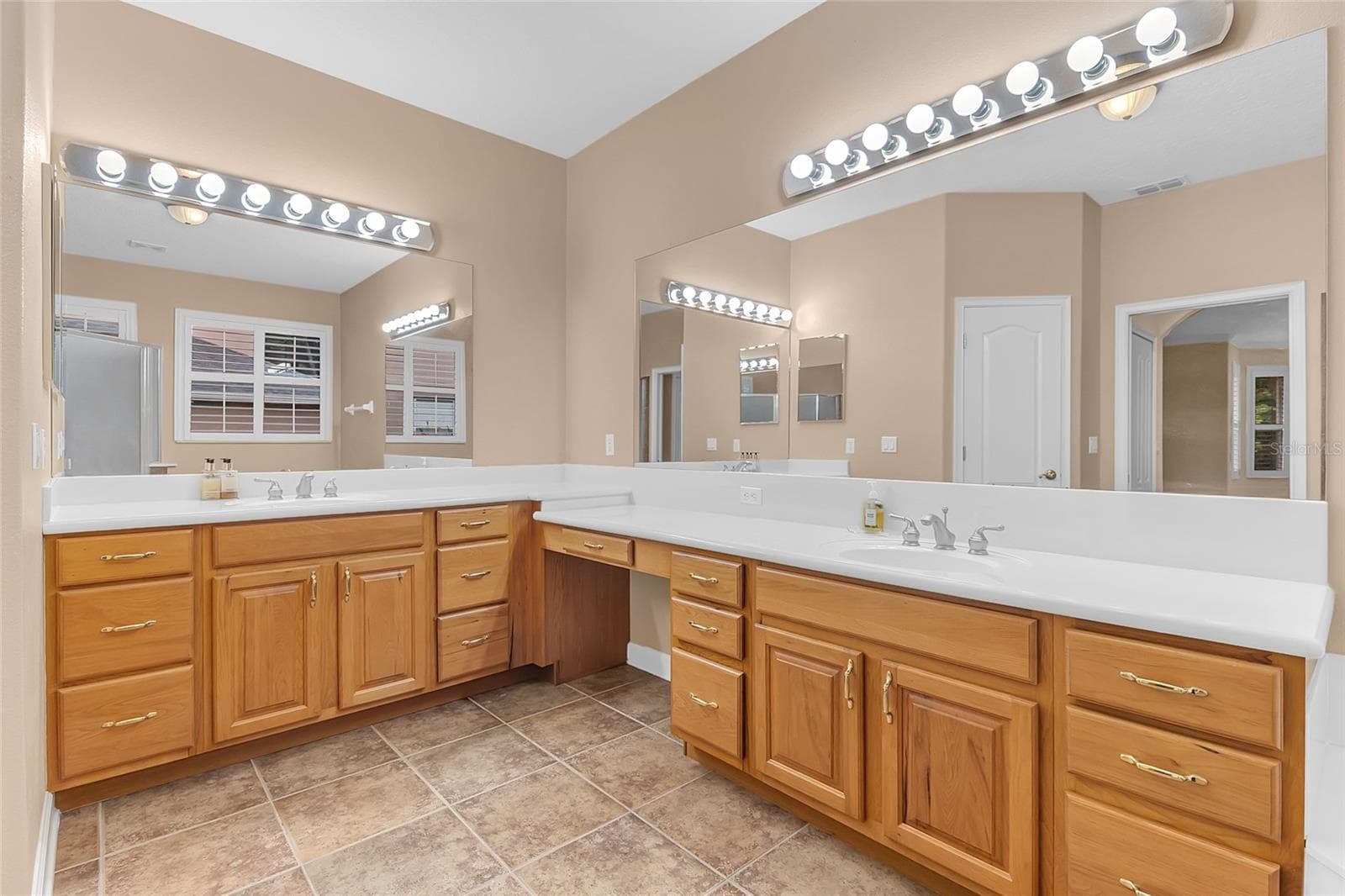 Primary Bathroom view from entrance - 2672 ALOMA OAKS DR, OVIEDO