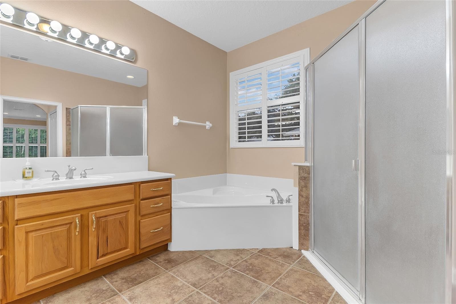 Primary Bathroom view from Water Closet Door - 2672 ALOMA OAKS DR, OVIEDO