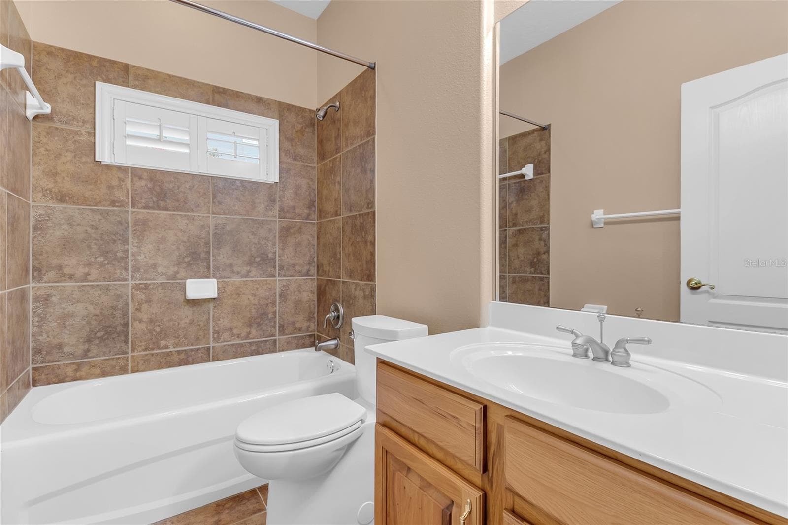 Bathroom 3 In Between Bedroom 2 & 3 - 2672 ALOMA OAKS DR, OVIEDO