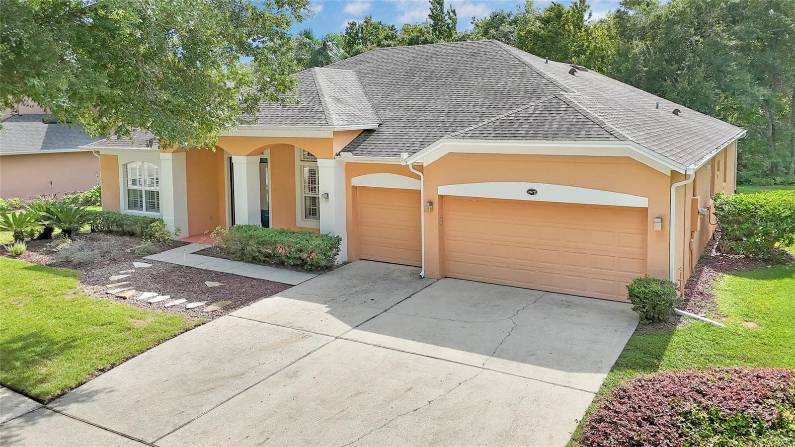 Side Shot of Front Of Home - 2672 ALOMA OAKS DR, OVIEDO