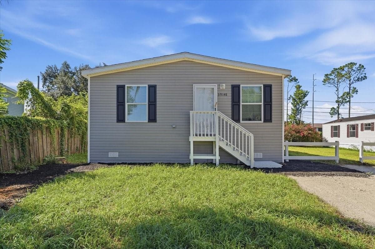 Manufactured Home at 39148 ORIENT AVE, ZEPHYRHILLS, photo 5 of 46