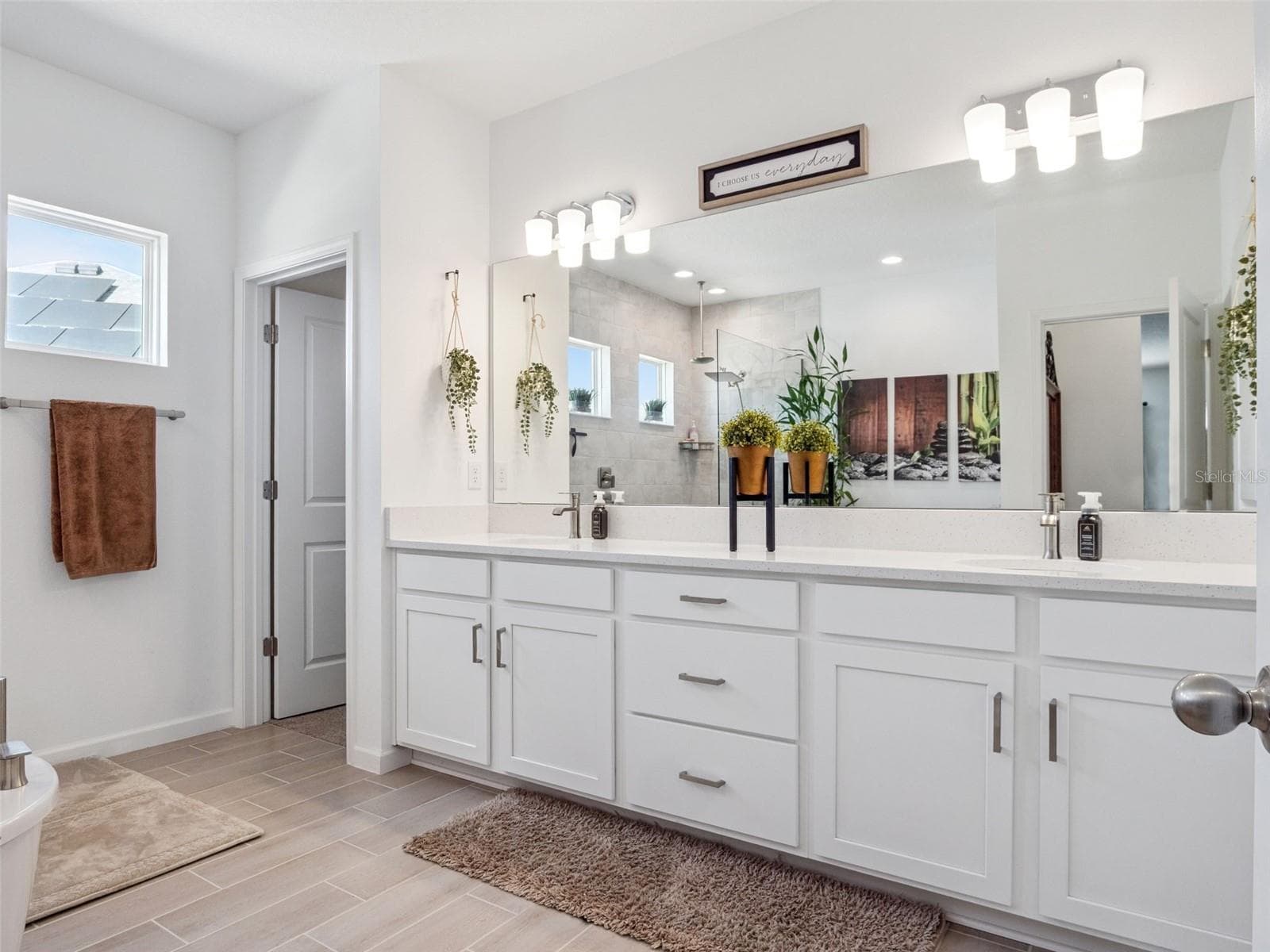 owners spa suite - 591 VIA BELLA CT, HOWEY IN THE HILLS
