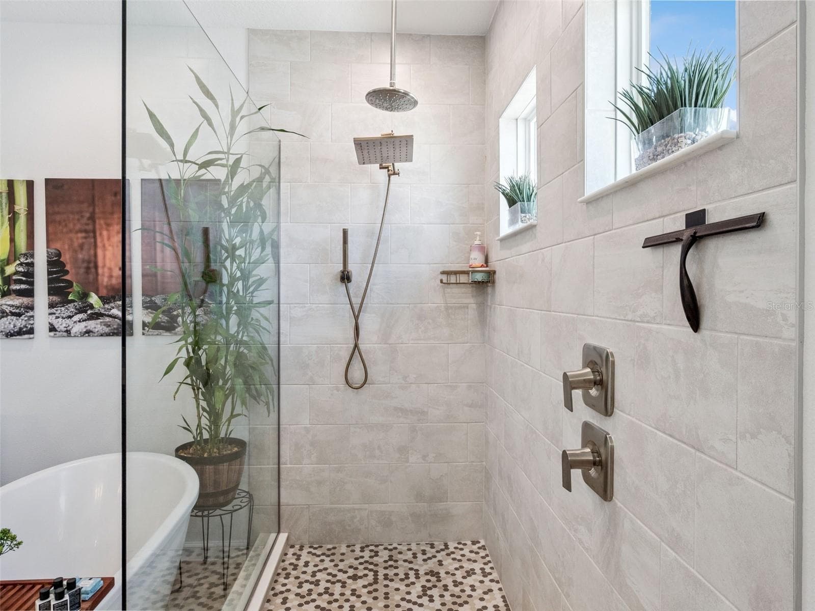 owners spa suite - 591 VIA BELLA CT, HOWEY IN THE HILLS