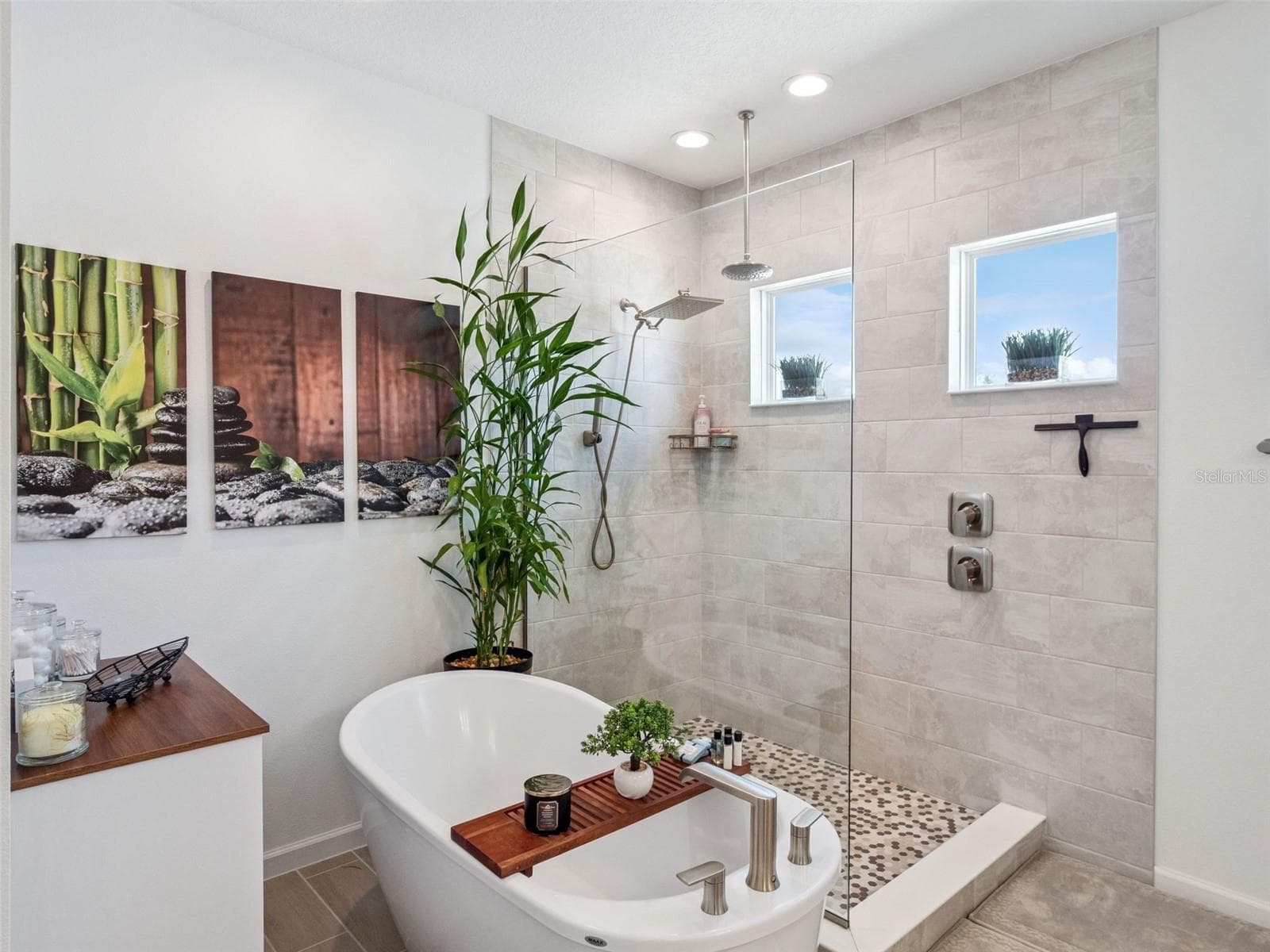 owners spa suite - 591 VIA BELLA CT, HOWEY IN THE HILLS