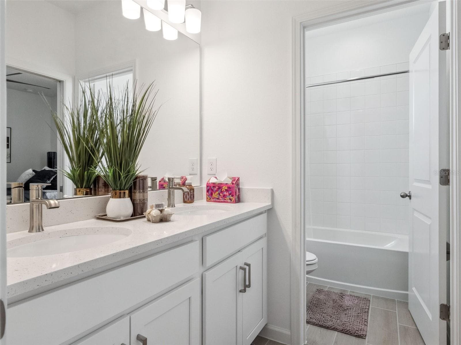 2nd bath, jack & jill - 591 VIA BELLA CT, HOWEY IN THE HILLS