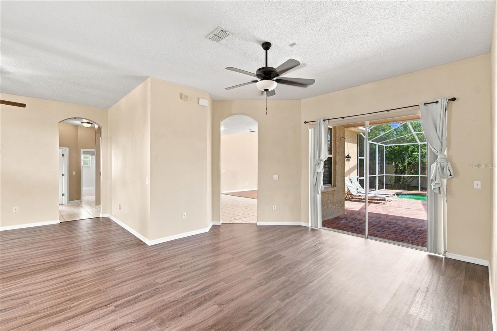 Single Family Residence at 9905 BRANFORD CT, RIVERVIEW, photo 8 of 94