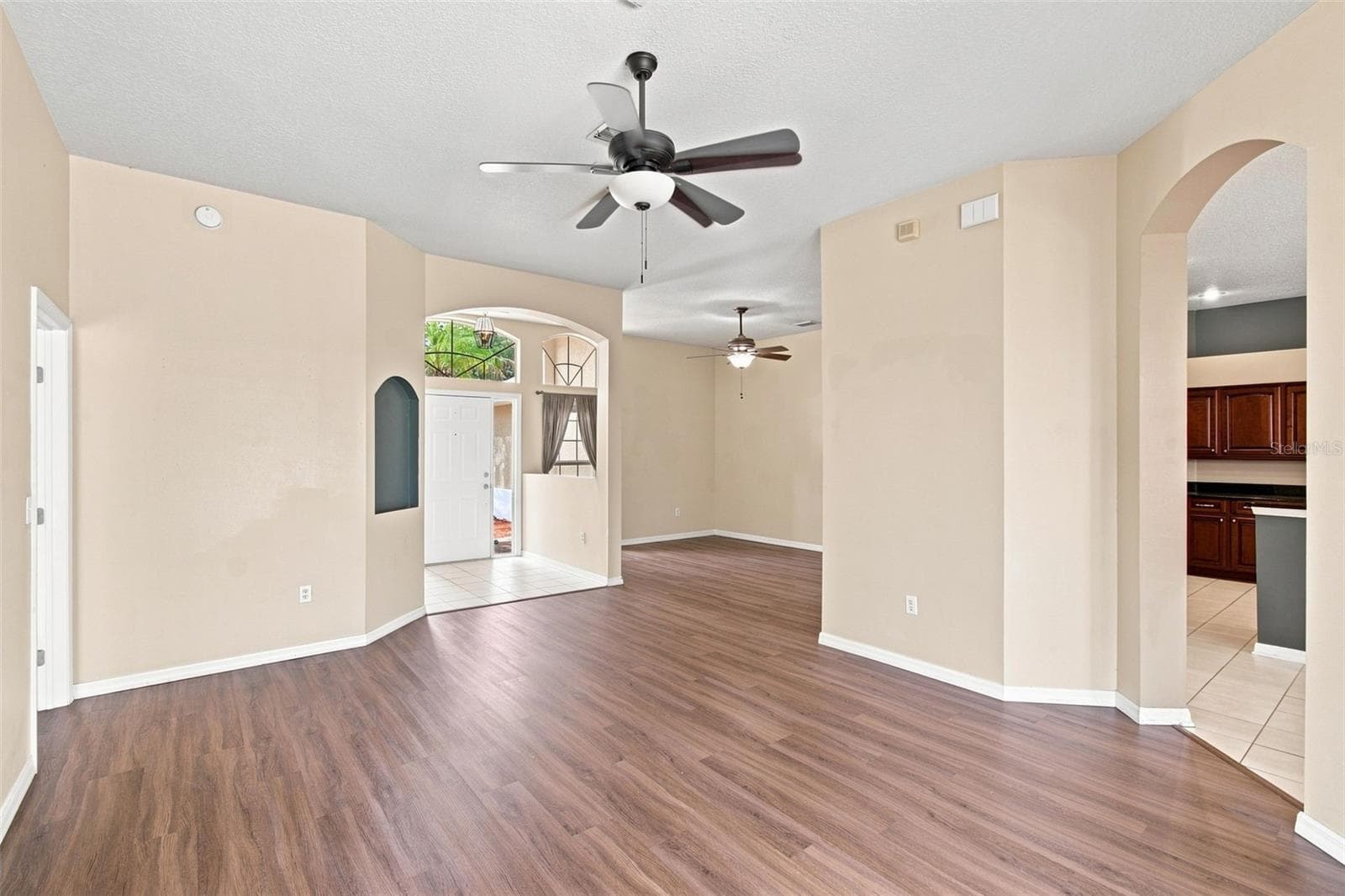 Single Family Residence at 9905 BRANFORD CT, RIVERVIEW, photo 9 of 94