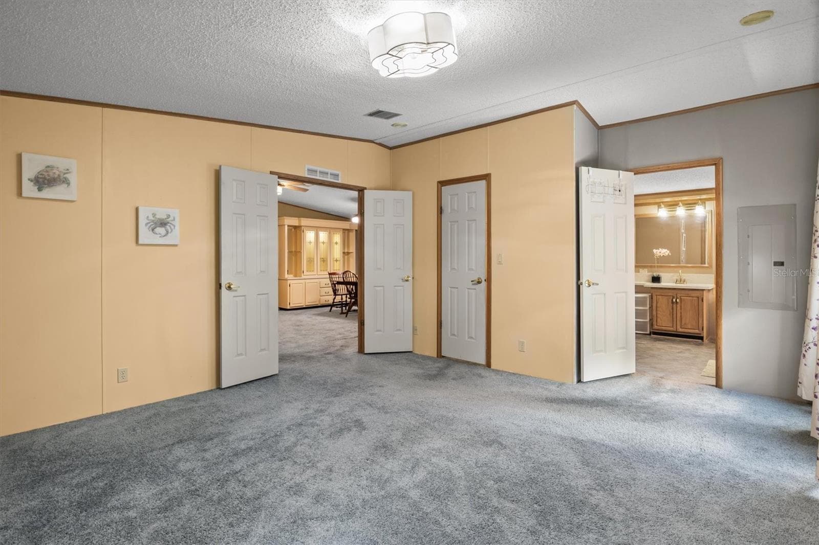 Primary Bedroom - 6627 WESTCHESTER DR NE, WINTER HAVEN