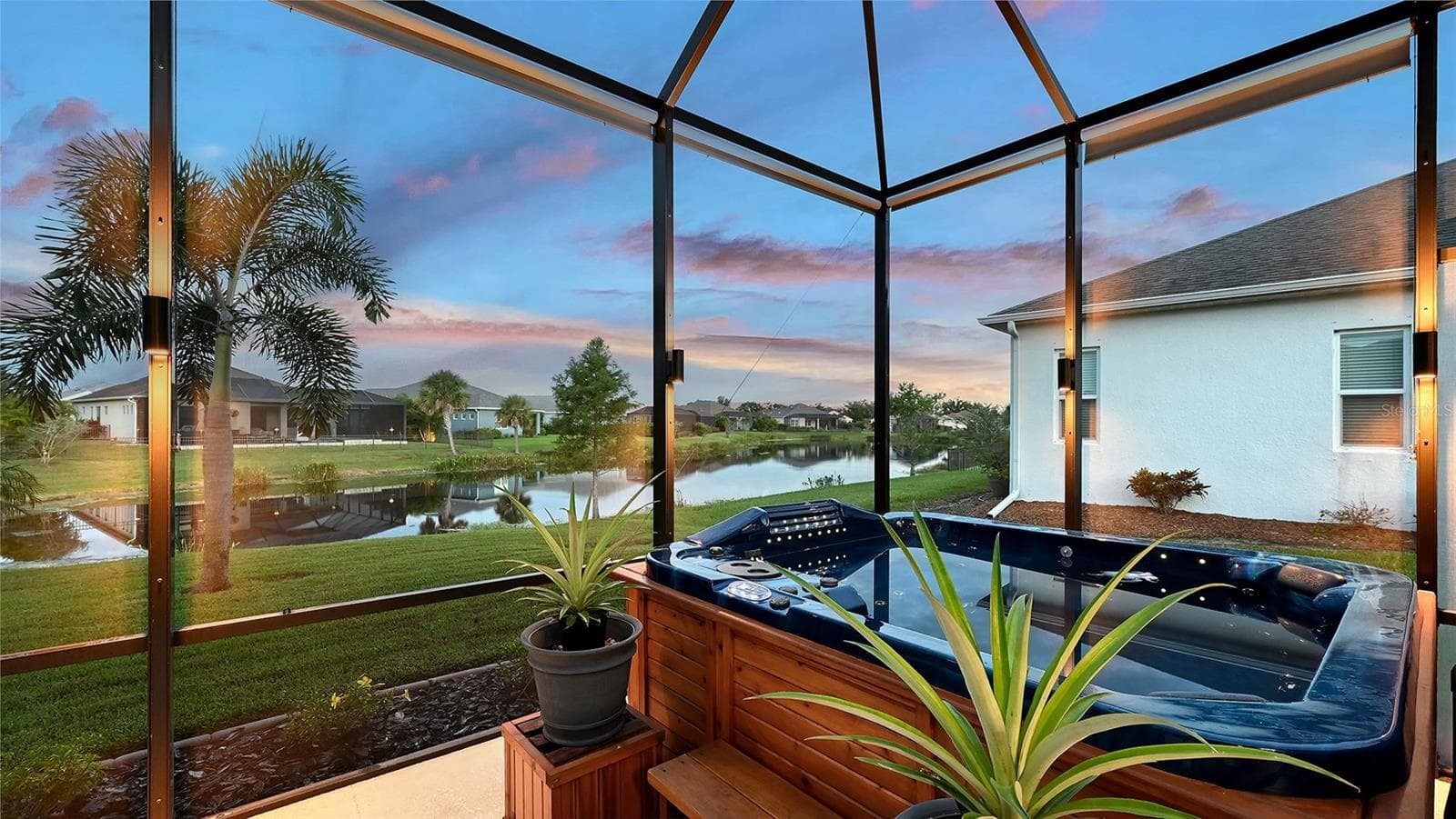5 person spa with pond views - 13667 OLD CREEK CT, PARRISH