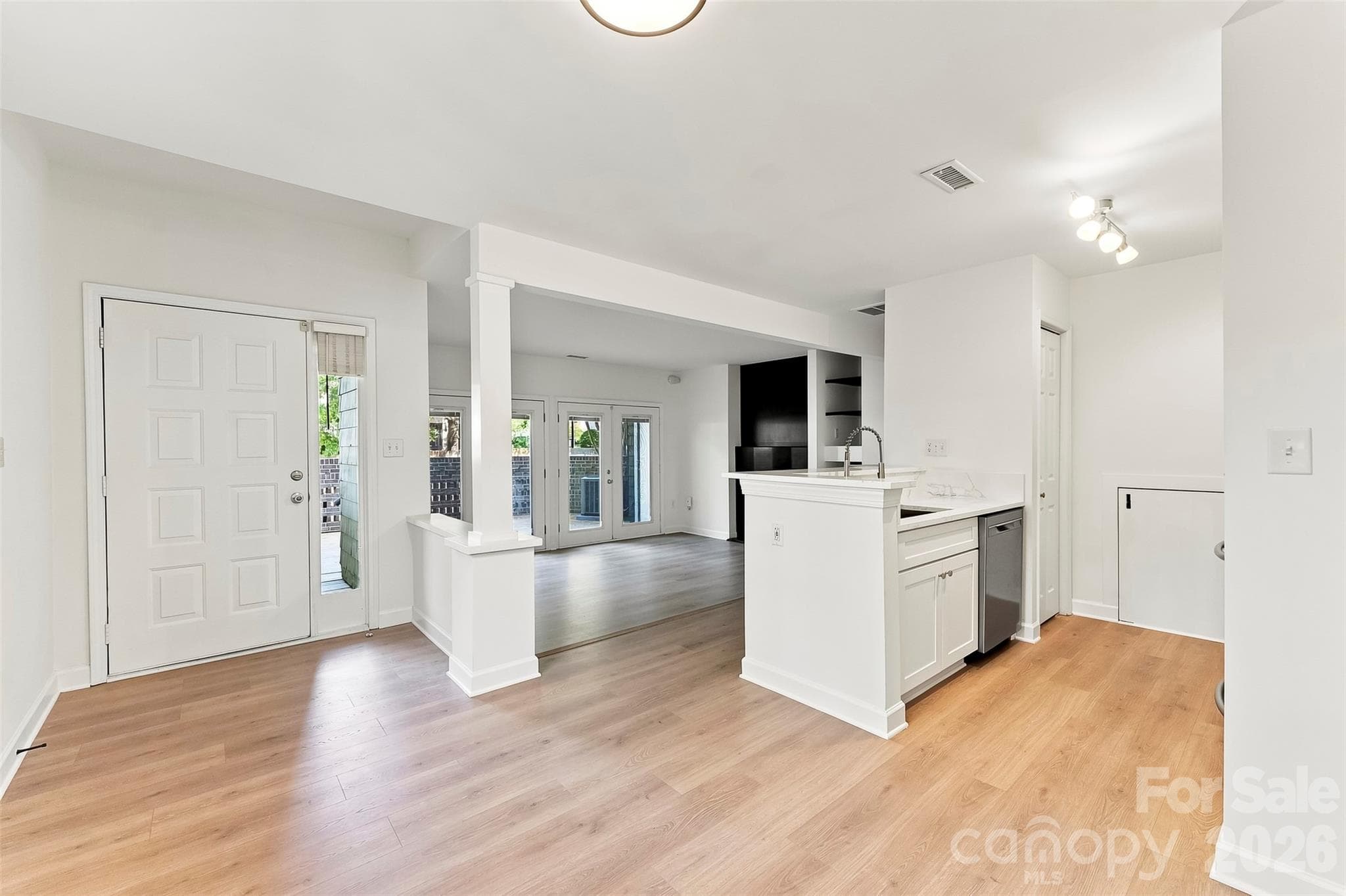 Condominium at 425 W 8th Street, Charlotte, photo 3 of 27